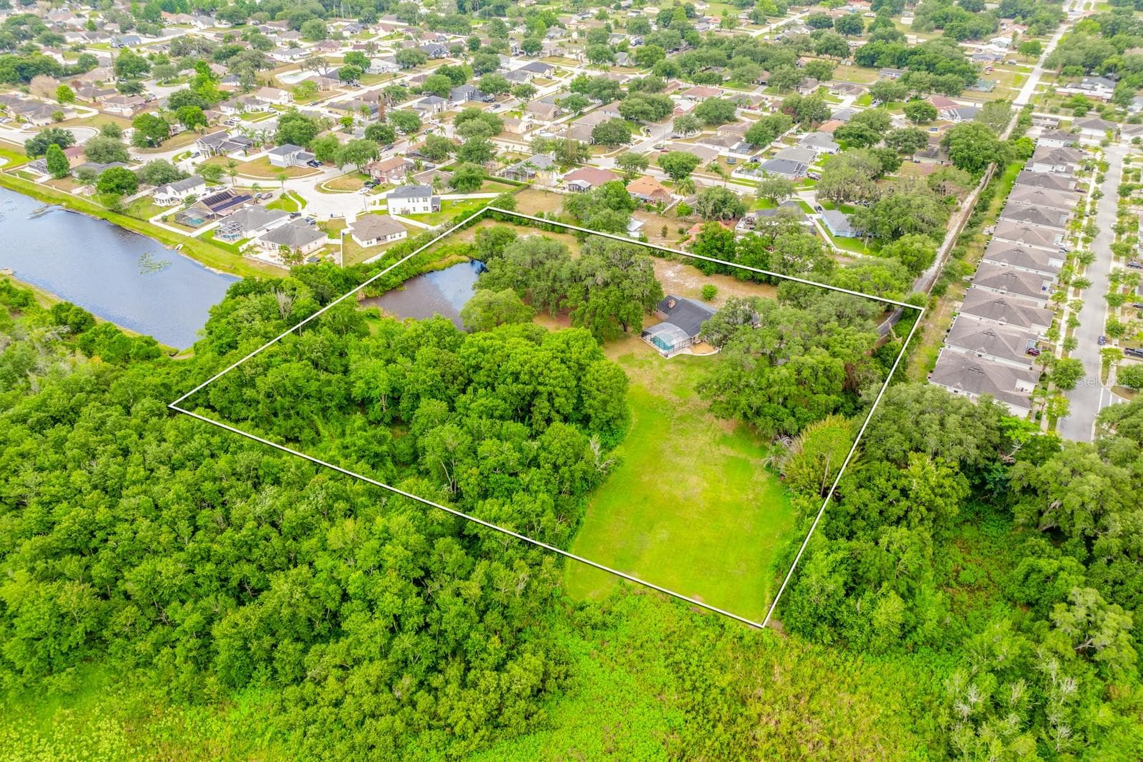 Welcome to the lifestyle you have been searching for in St. Cloud ~ and WELCOME HOME! - 1600 E 10TH ST, ST CLOUD