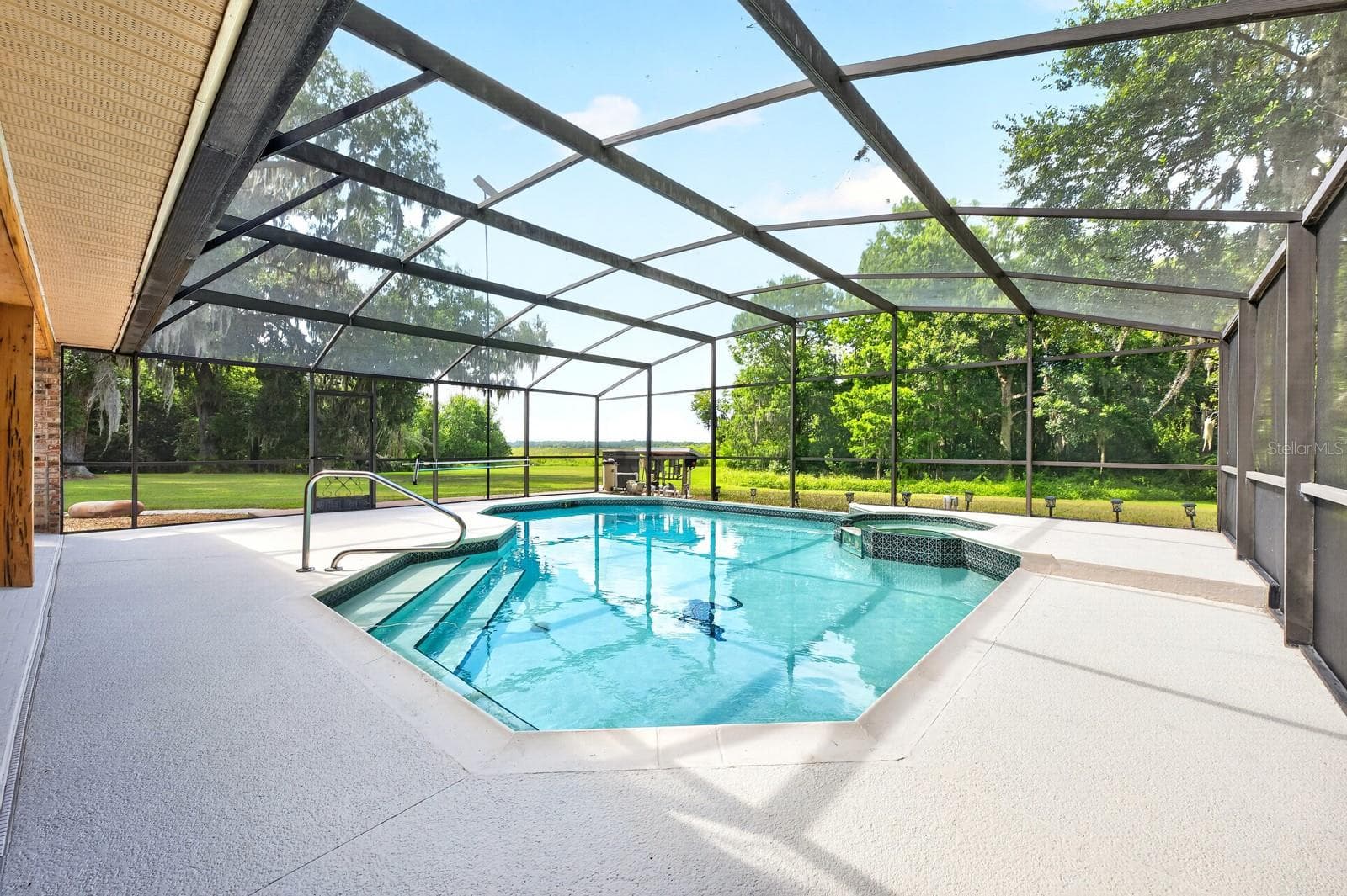 Private screened pool.. - 1600 E 10TH ST, ST CLOUD
