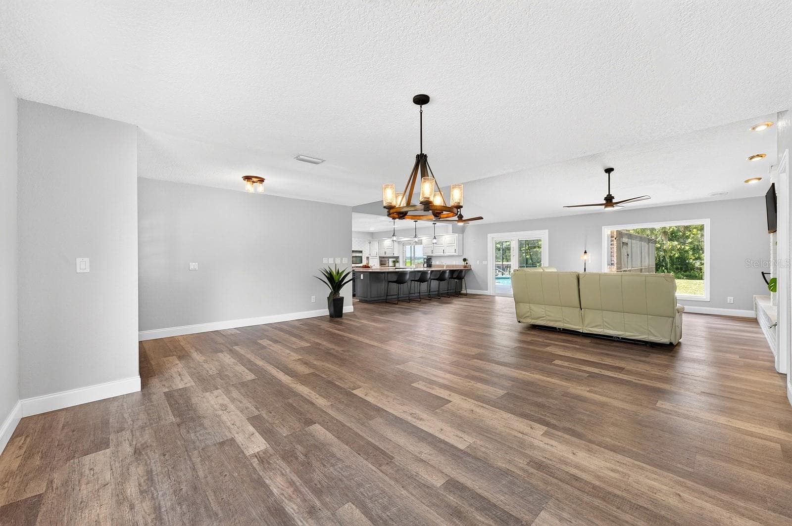Dining Area. - 1600 E 10TH ST, ST CLOUD