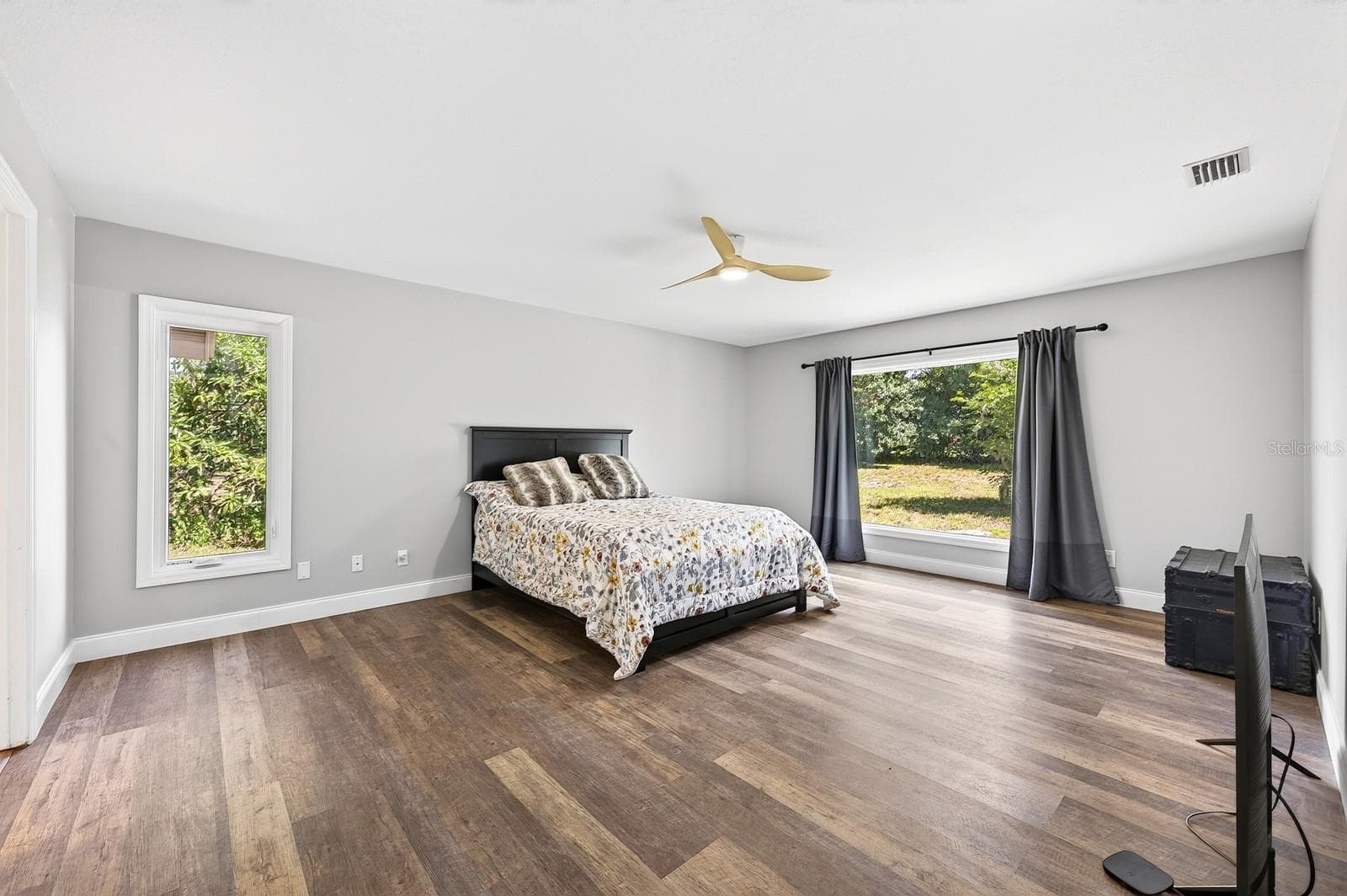 Primary Suite. - 1600 E 10TH ST, ST CLOUD