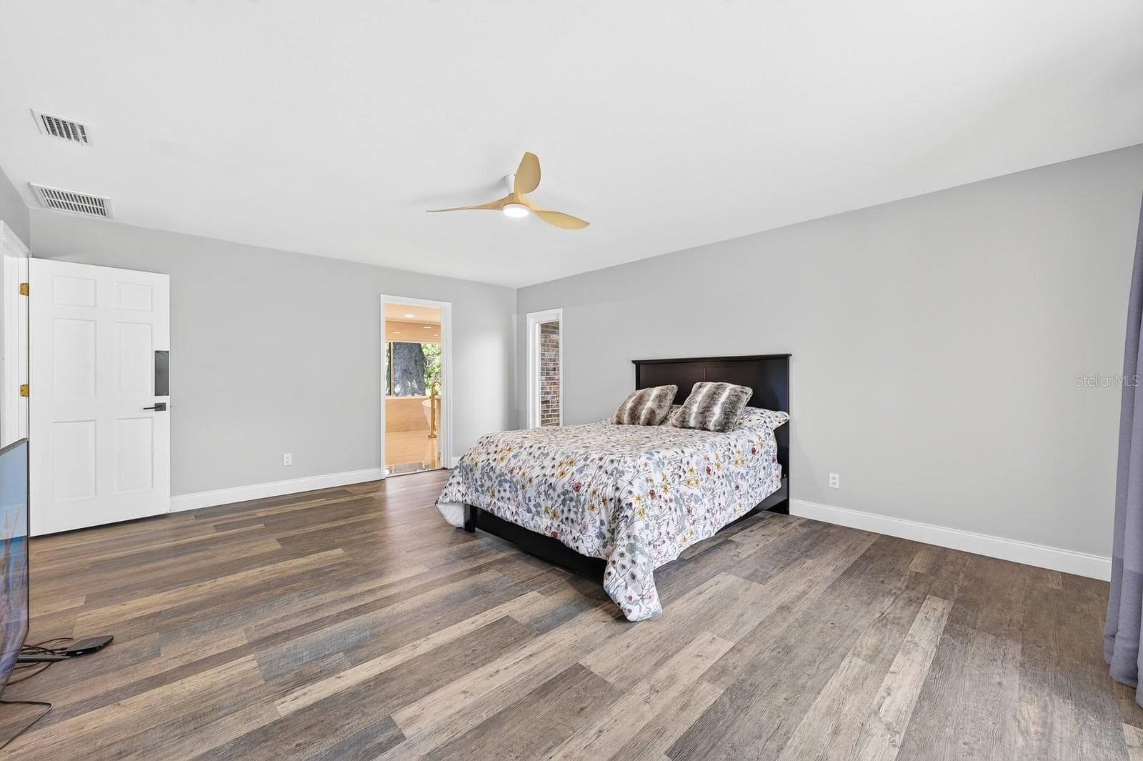 Primary Suite. - 1600 E 10TH ST, ST CLOUD