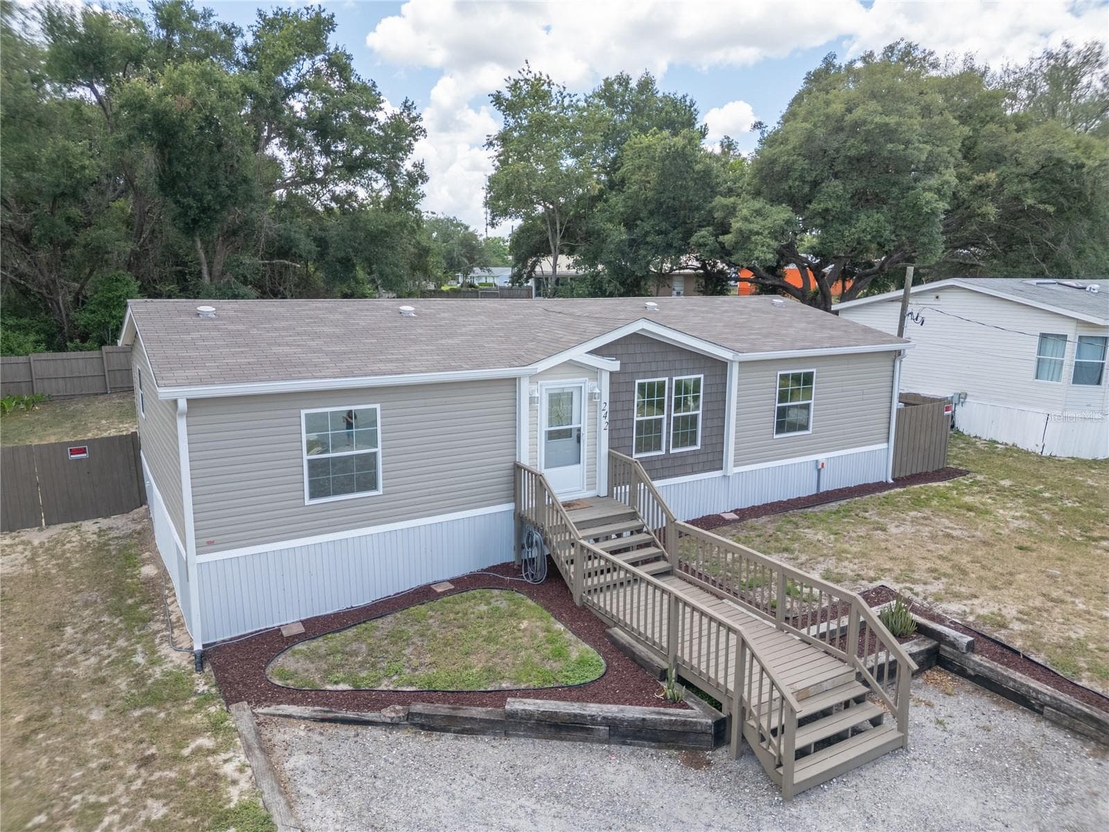 242 SKYLINE DR