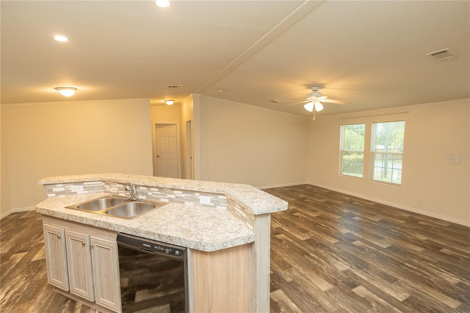 Manufactured Home at 242 SKYLINE DR, LADY LAKE, photo 16 of 34