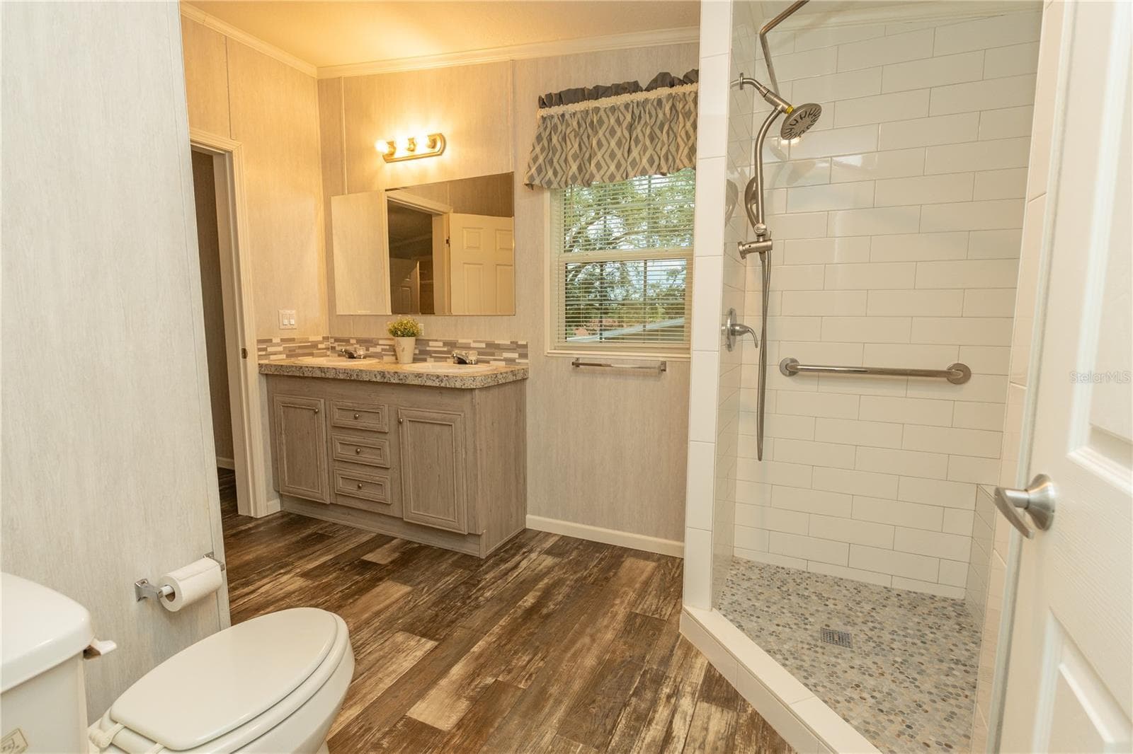 Manufactured Home at 242 SKYLINE DR, LADY LAKE, photo 21 of 34