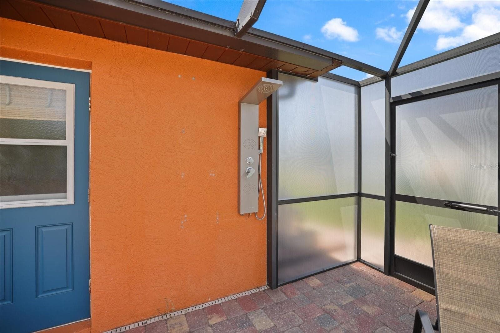 Outdoor shower - 20 CORY ST, PORT CHARLOTTE