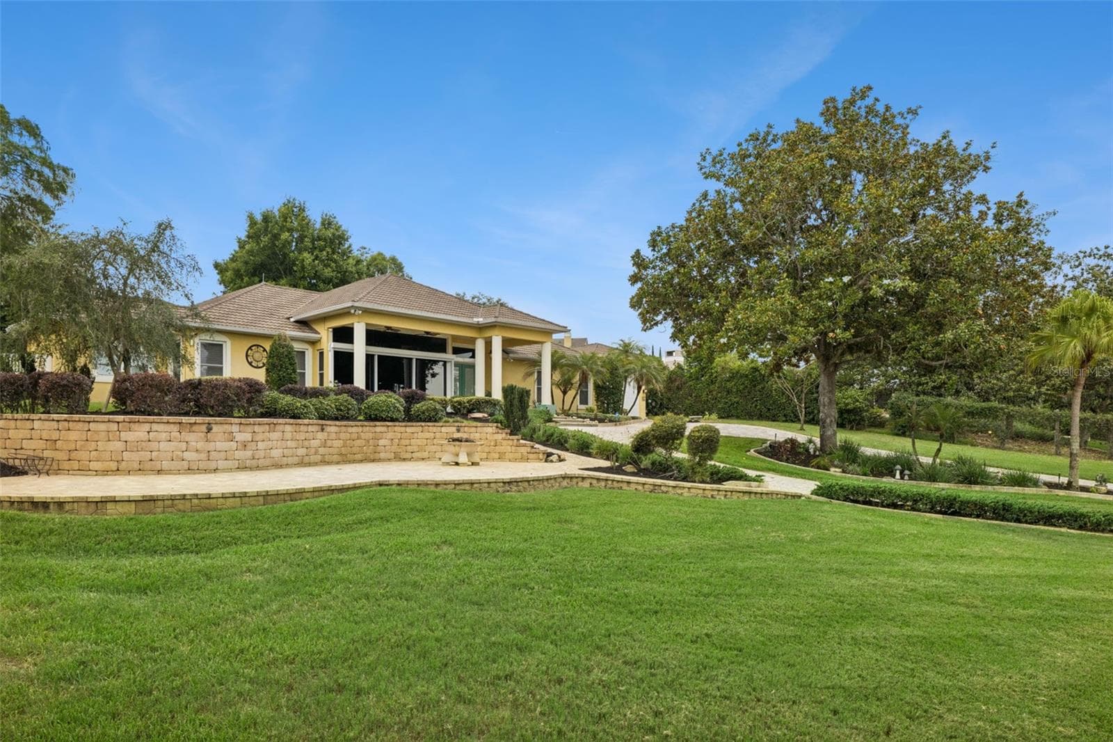 Custom hill-side firepit - 12128 LAKESHORE DR, CLERMONT