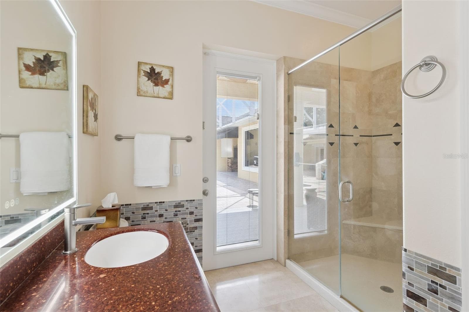 Right hand side en-suite in primary bedroom, with walk-in shower and pool access - 12128 LAKESHORE DR, CLERMONT