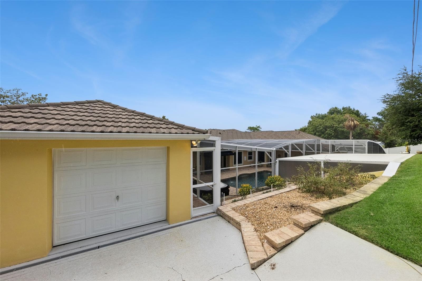 Single Family Residence at 12128 LAKESHORE DR, CLERMONT, photo 43 of 59