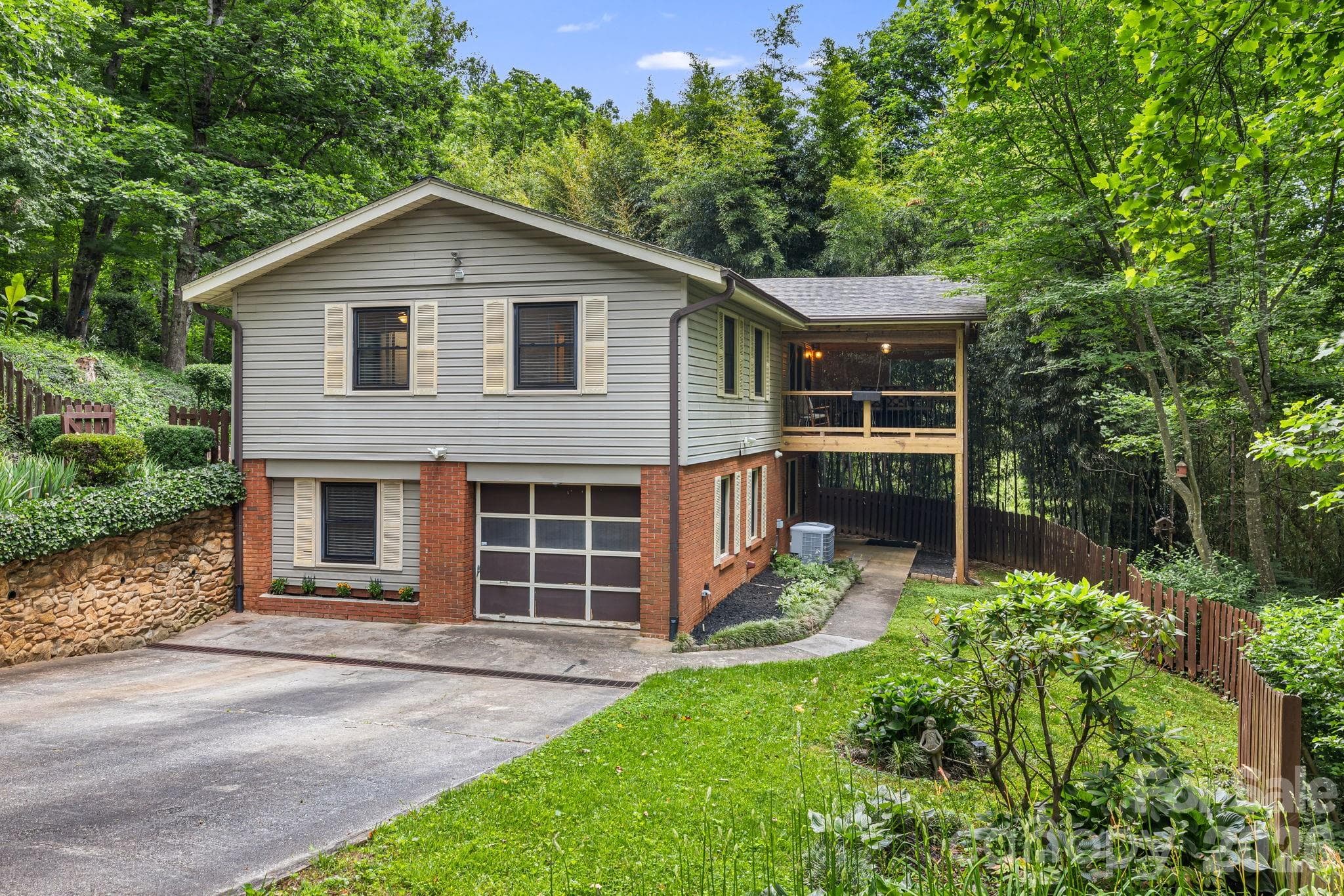 Single Family Residence at 10 Botany View Court, Asheville, photo 3 of 46