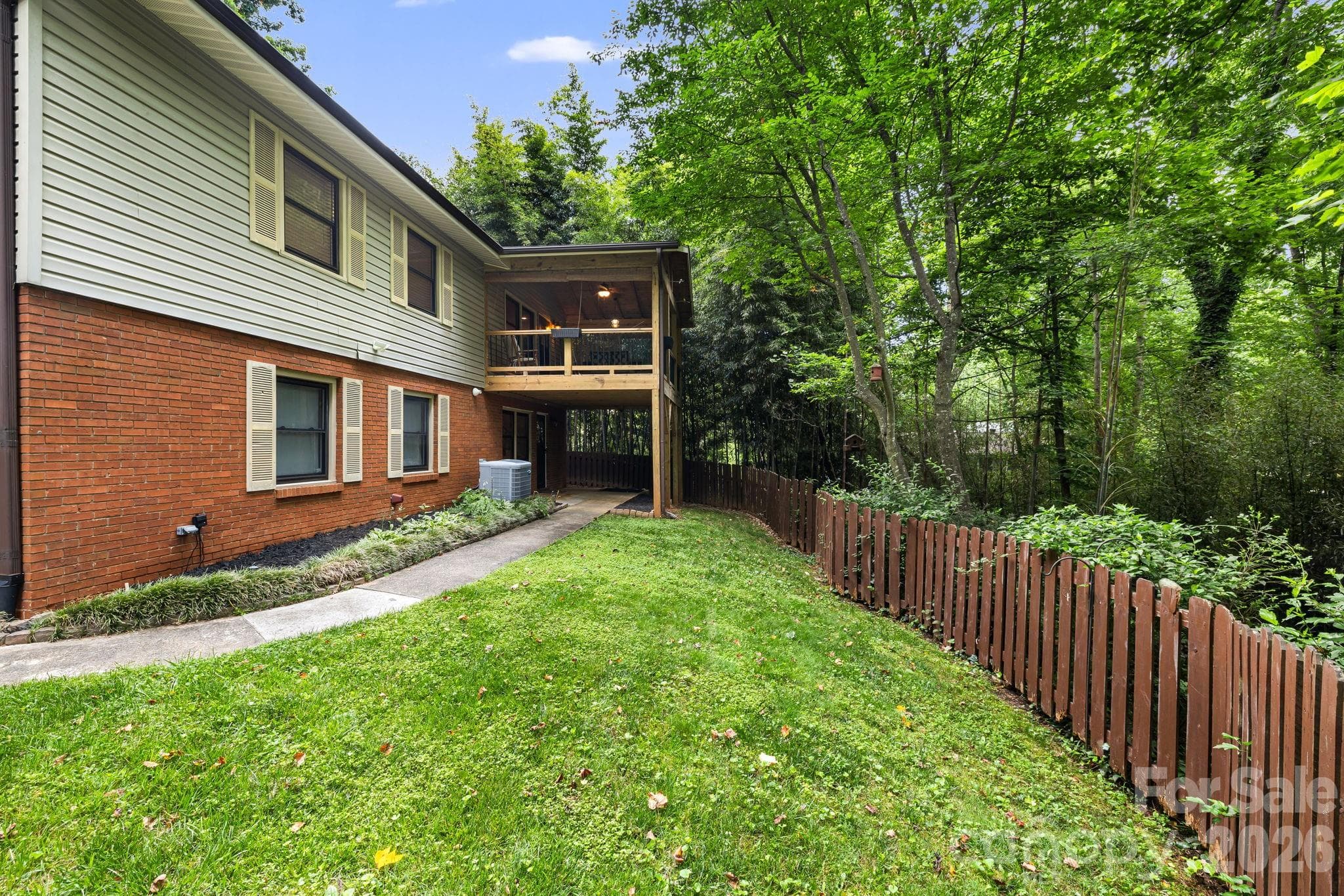 Single Family Residence at 10 Botany View Court, Asheville, photo 4 of 46