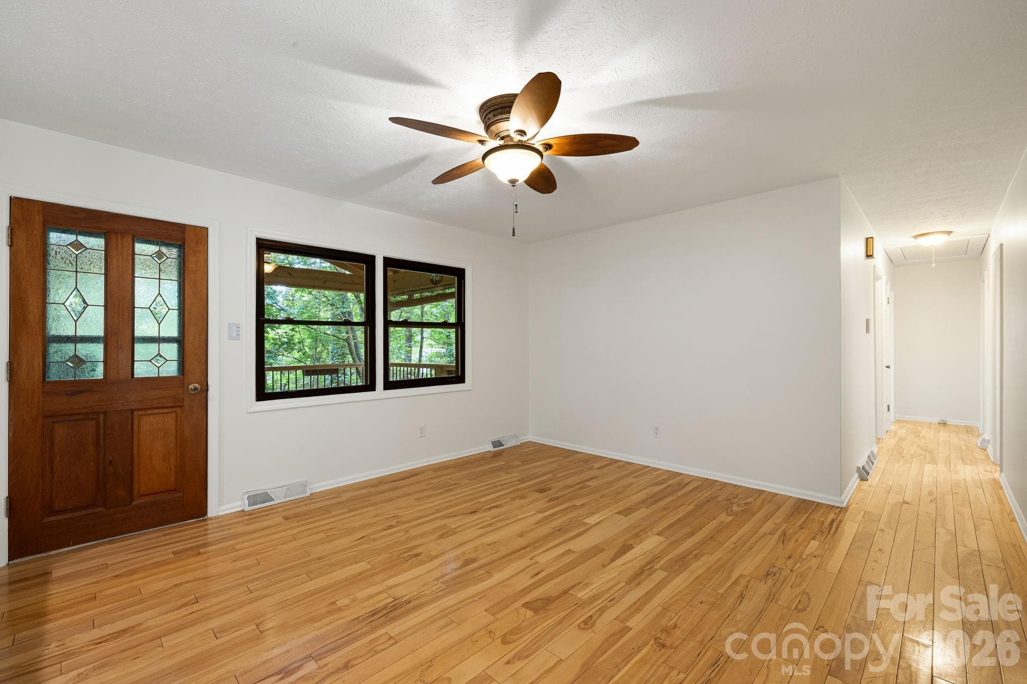 Single Family Residence at 10 Botany View Court, Asheville, photo 8 of 46