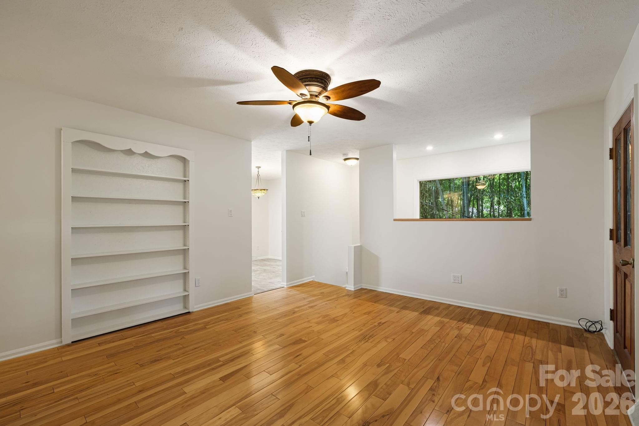 Single Family Residence at 10 Botany View Court, Asheville, photo 11 of 46