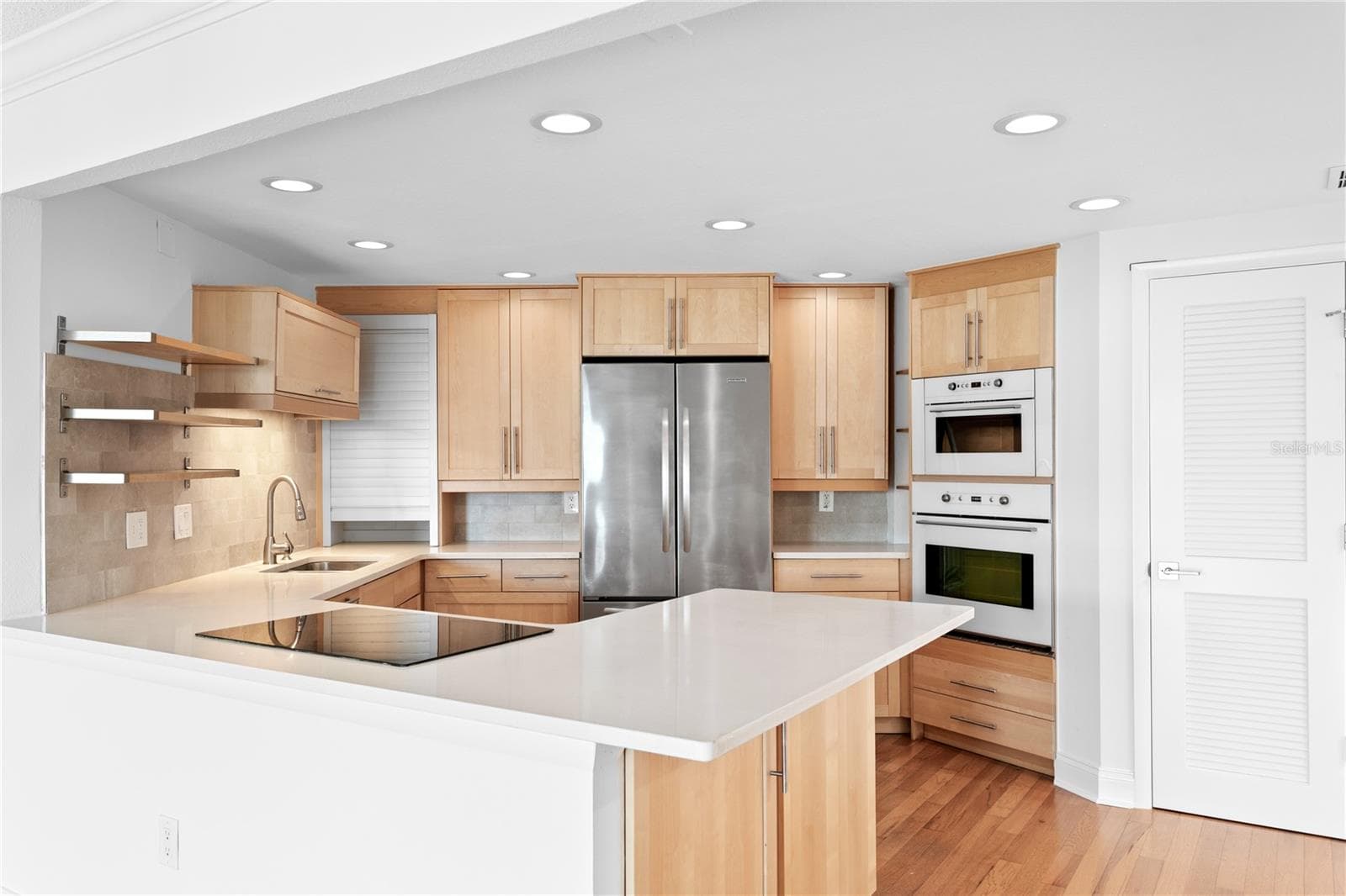 Condominium at 700 BEACH DR NE #603, ST PETERSBURG, photo 11 of 39