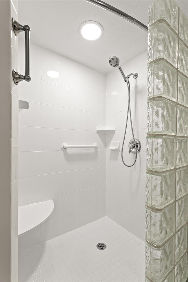 Condominium at 700 BEACH DR NE #603, ST PETERSBURG, photo 28 of 39