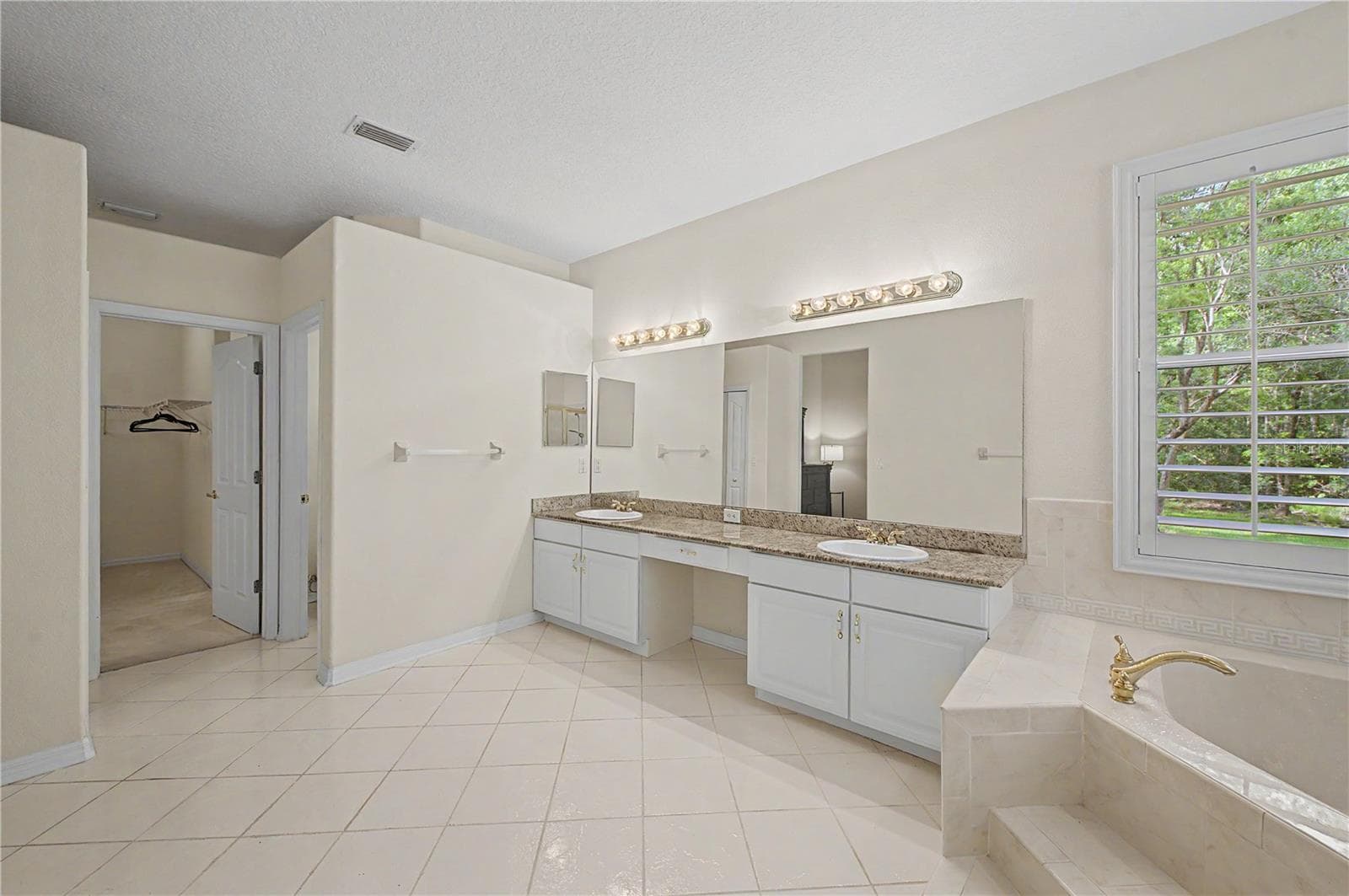 Single Family Residence at 18615 CHEMILLE DR, LUTZ, photo 16 of 40