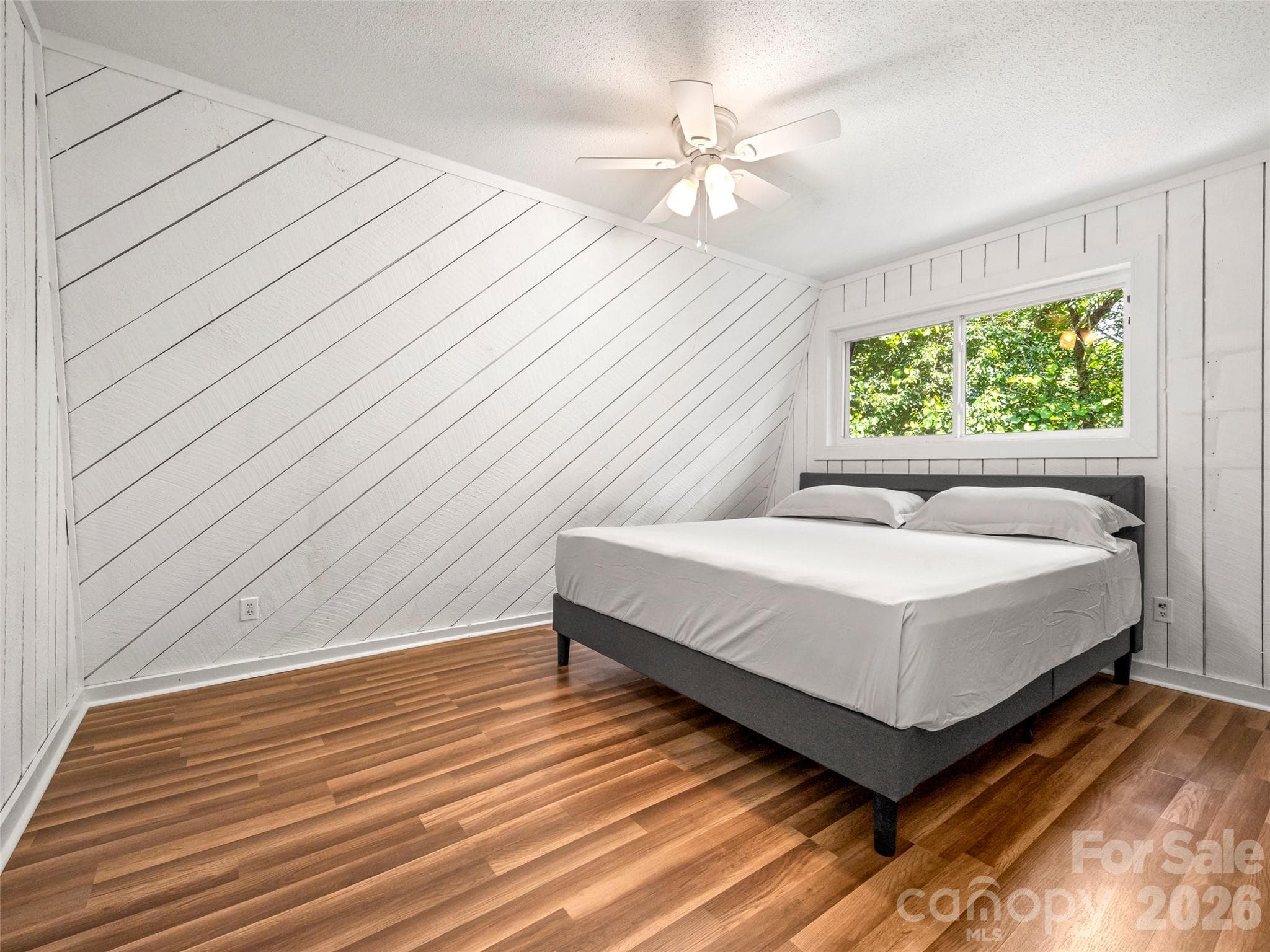 Guest bedroom 3 or office space - 3276 Howard Gap Road, Hendersonville
