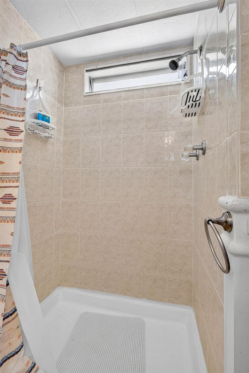 Master walk in shower - 2107 PALMA SOLA BLVD #17, BRADENTON