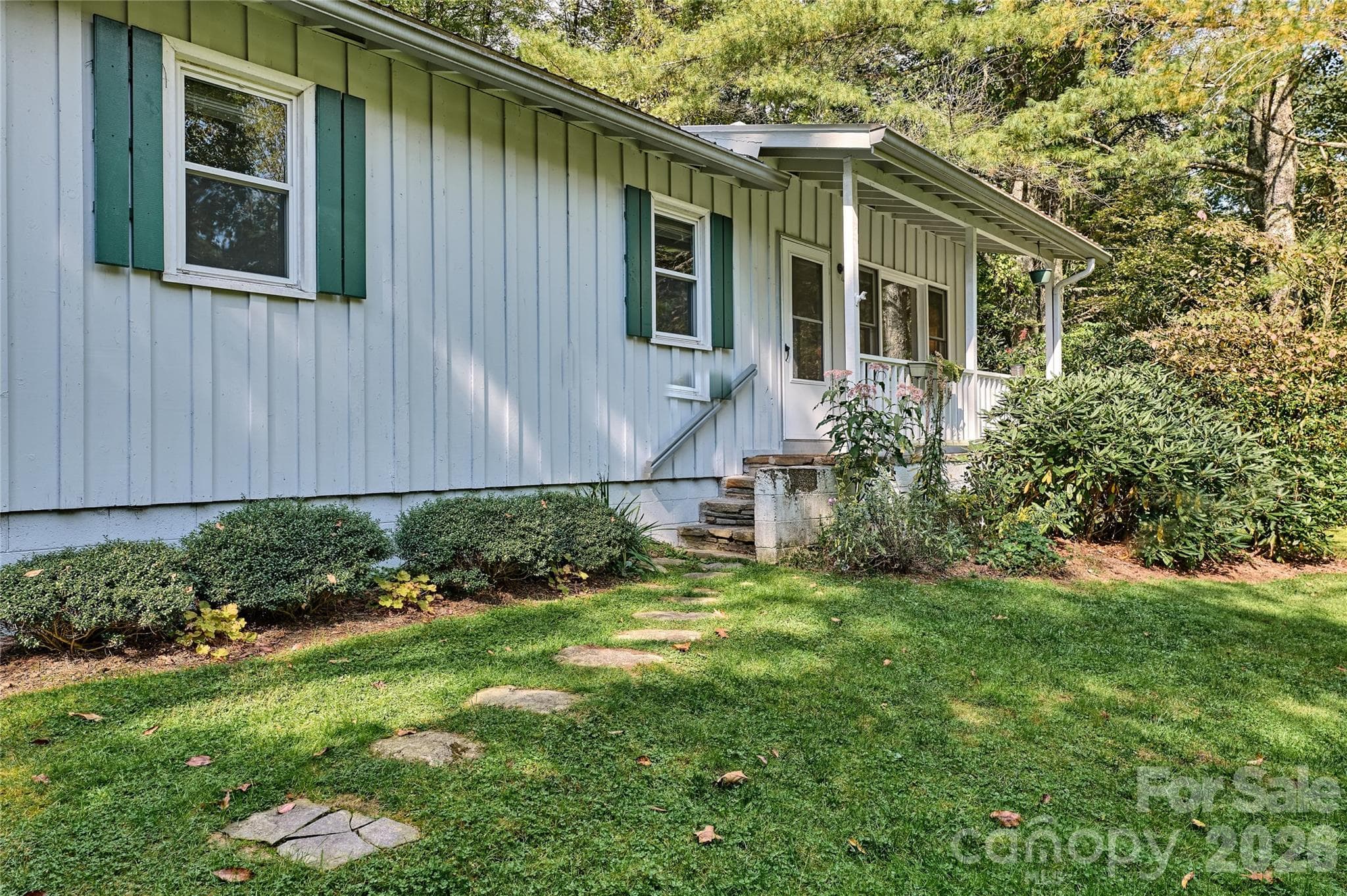 Single Family Residence at 556 Shortoff Road, Highlands, photo 2 of 18