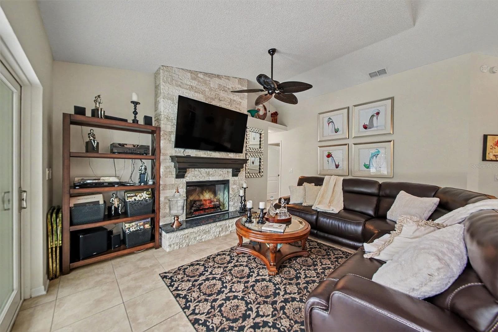 Family Room Gas Fireplace. TV Stays! - 1986 CRYSTAL DOWNS CT, OVIEDO