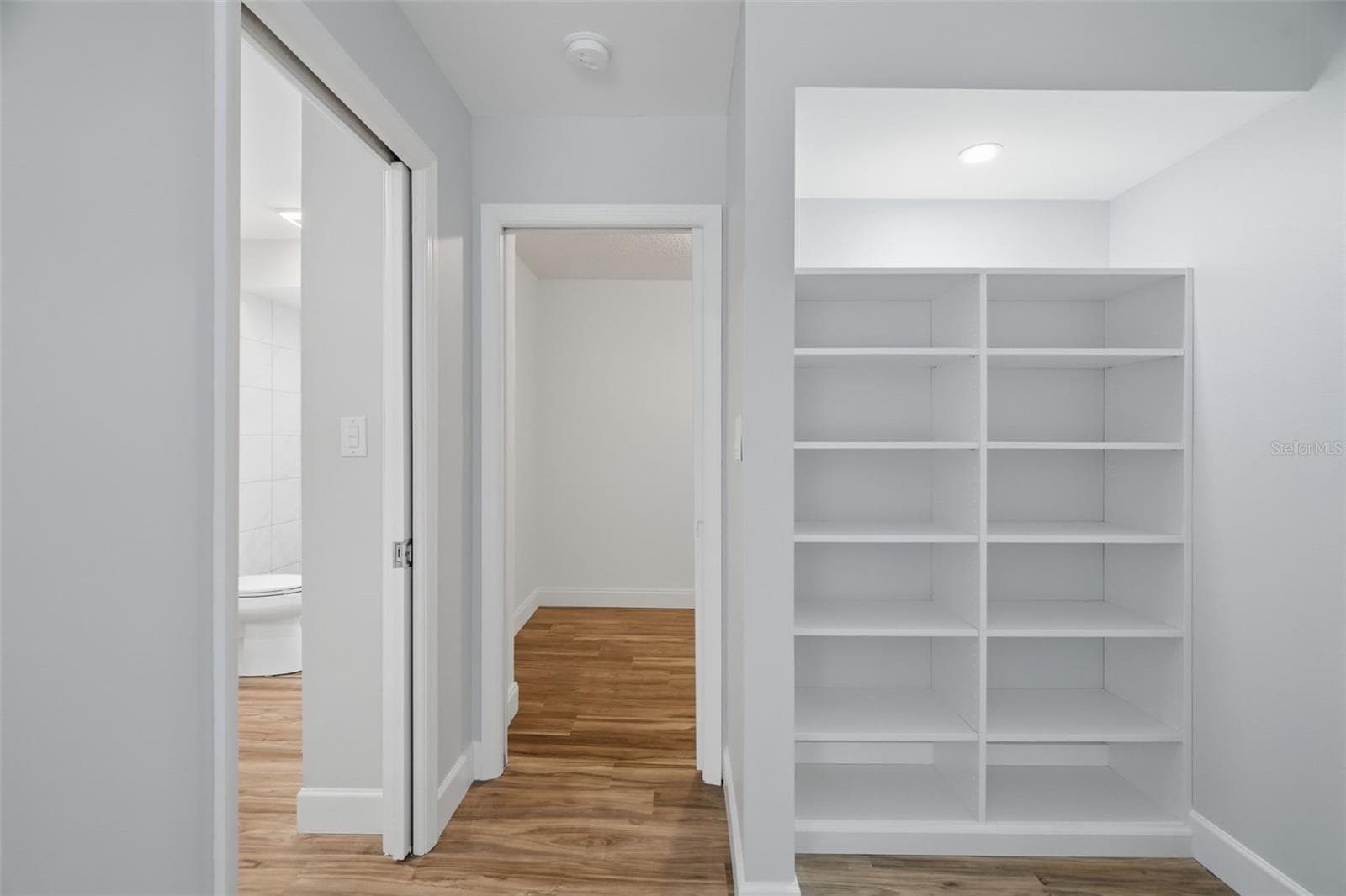 Primary Bedroom - built-in shelves - 104 NESTLEBRANCH DR, SAFETY HARBOR