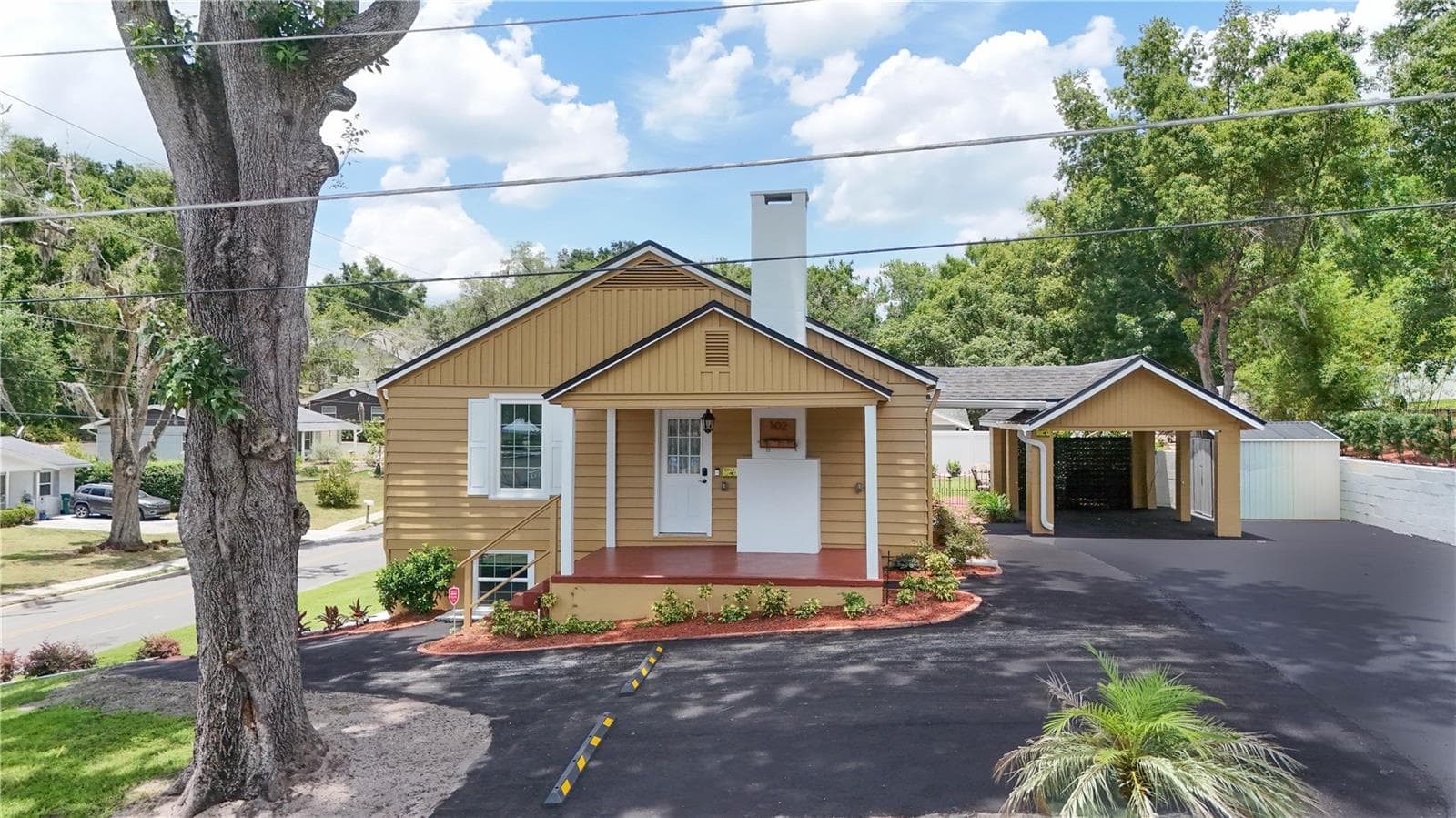 Main Entrance - 102 N CLAYTON ST, MOUNT DORA