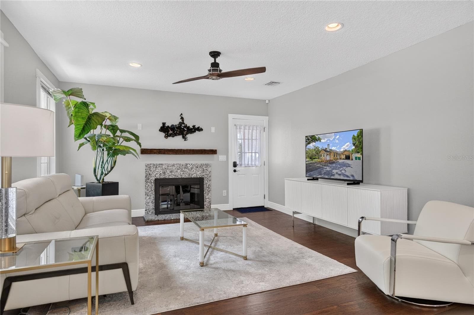 Living Room - 102 N CLAYTON ST, MOUNT DORA