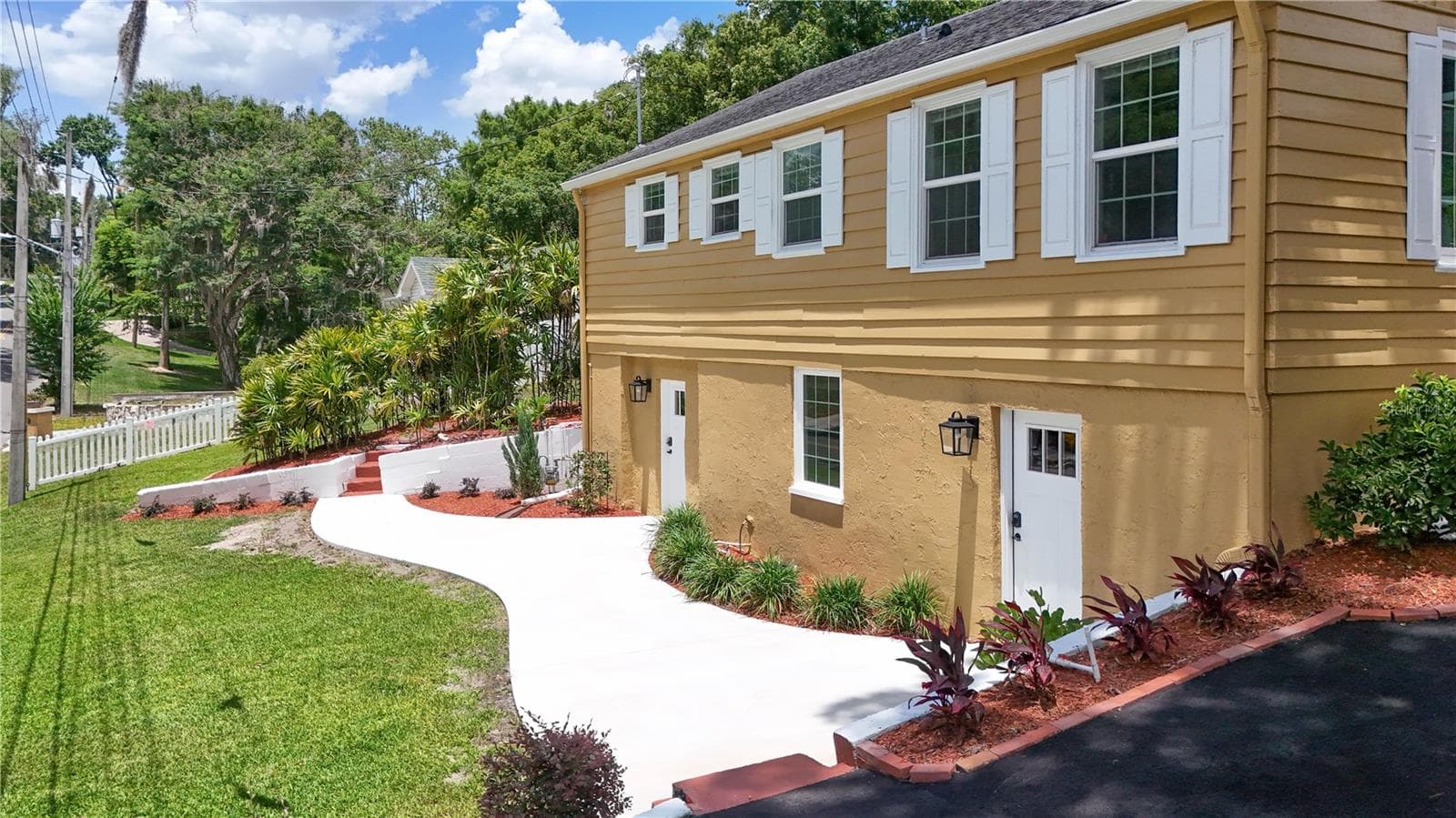 Side of Home - 102 N CLAYTON ST, MOUNT DORA