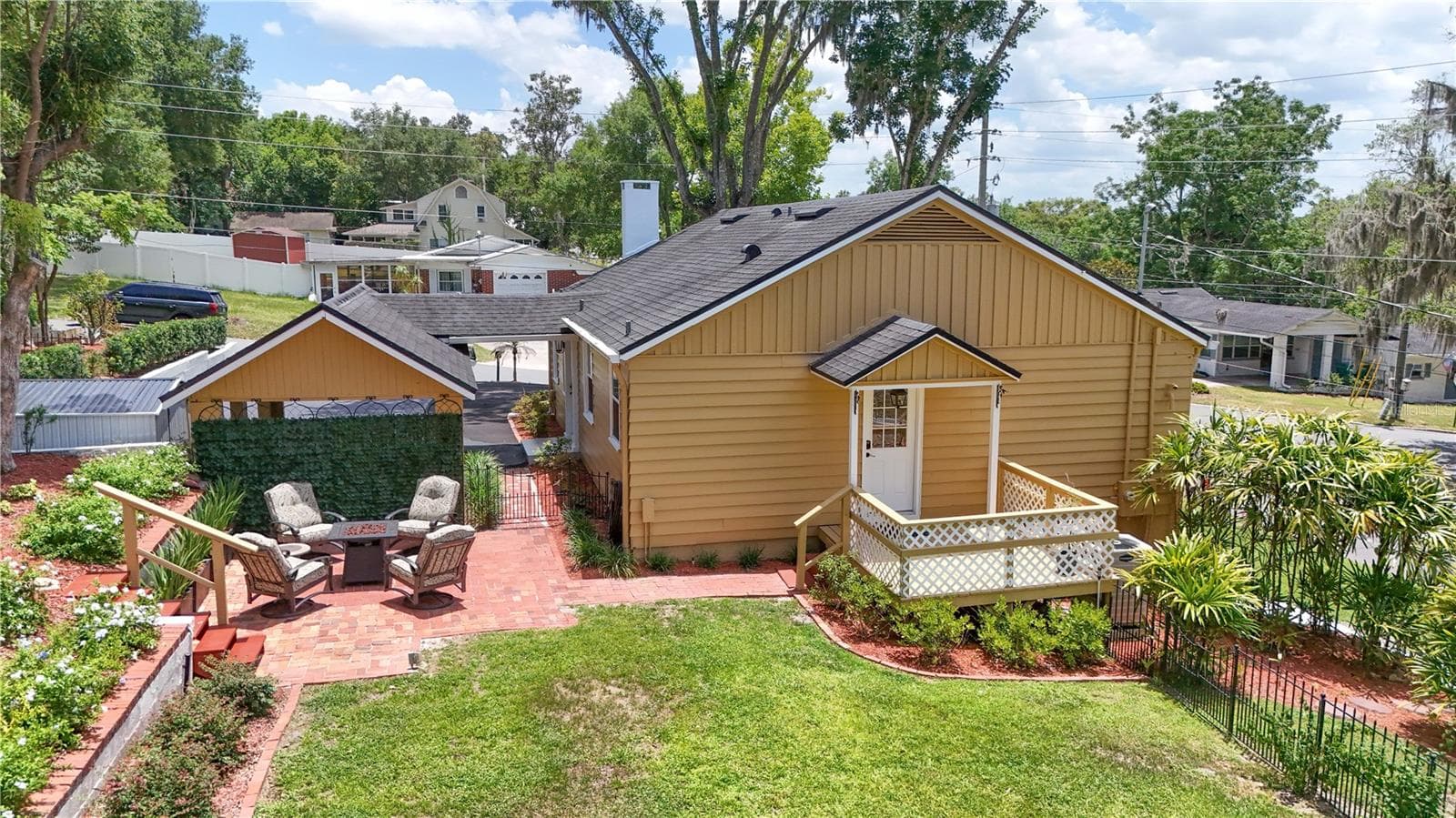 Side of Home - 102 N CLAYTON ST, MOUNT DORA