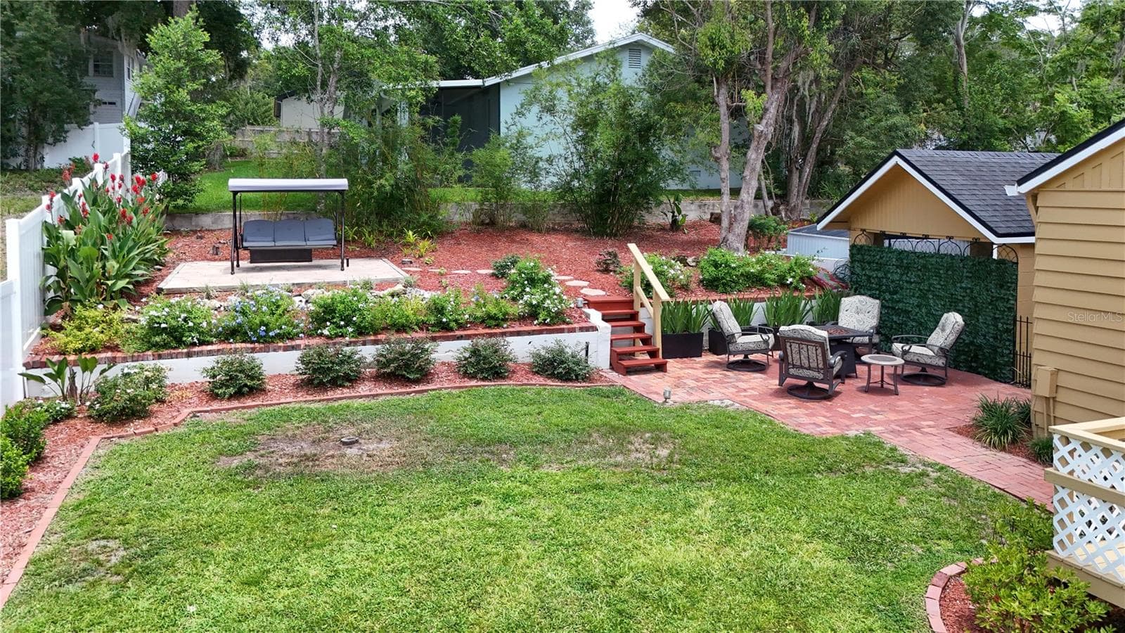 Garden - 102 N CLAYTON ST, MOUNT DORA
