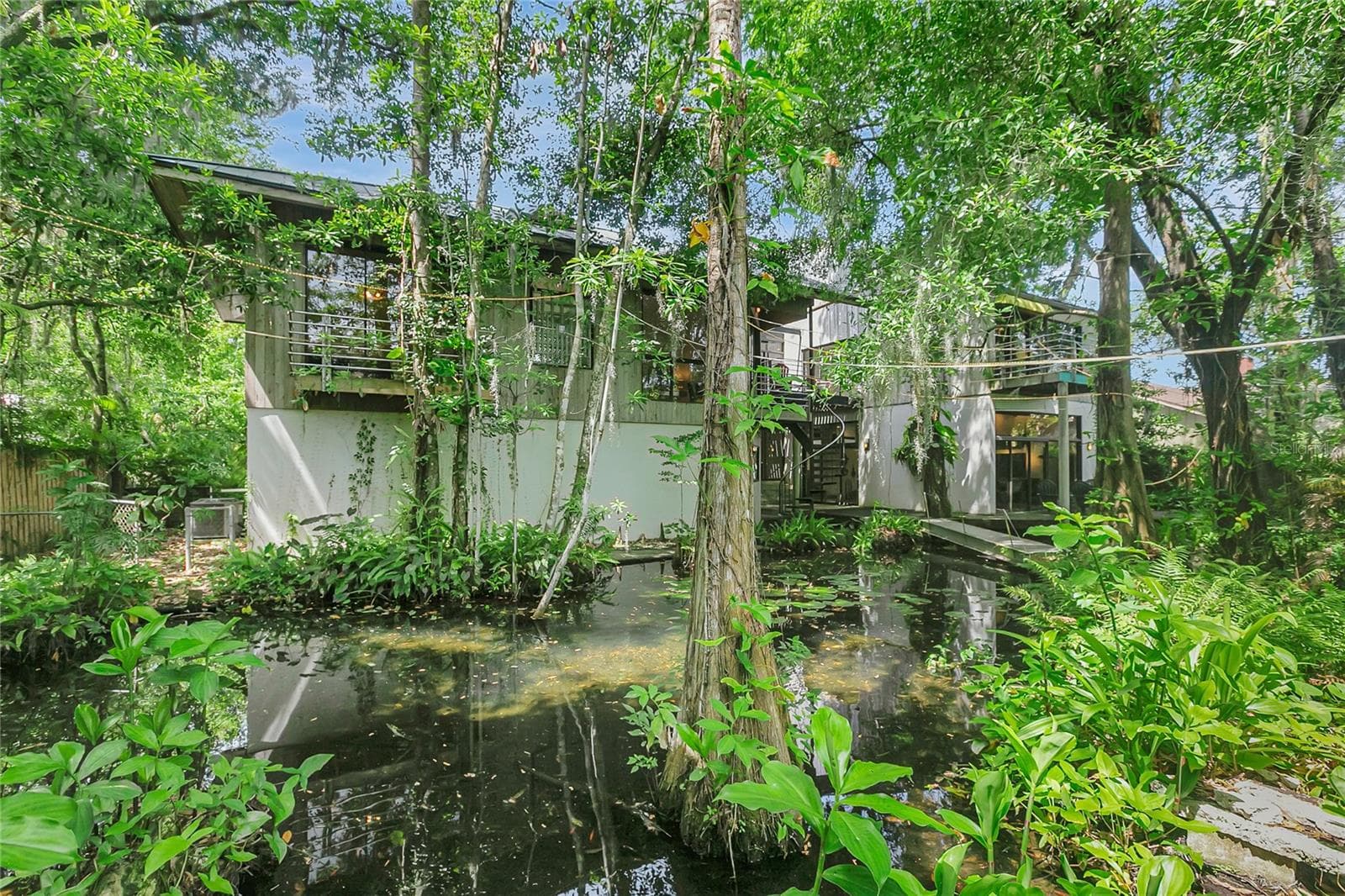 Single Family Residence at 312 S RIVERHILLS DR, TAMPA, photo 96 of 100