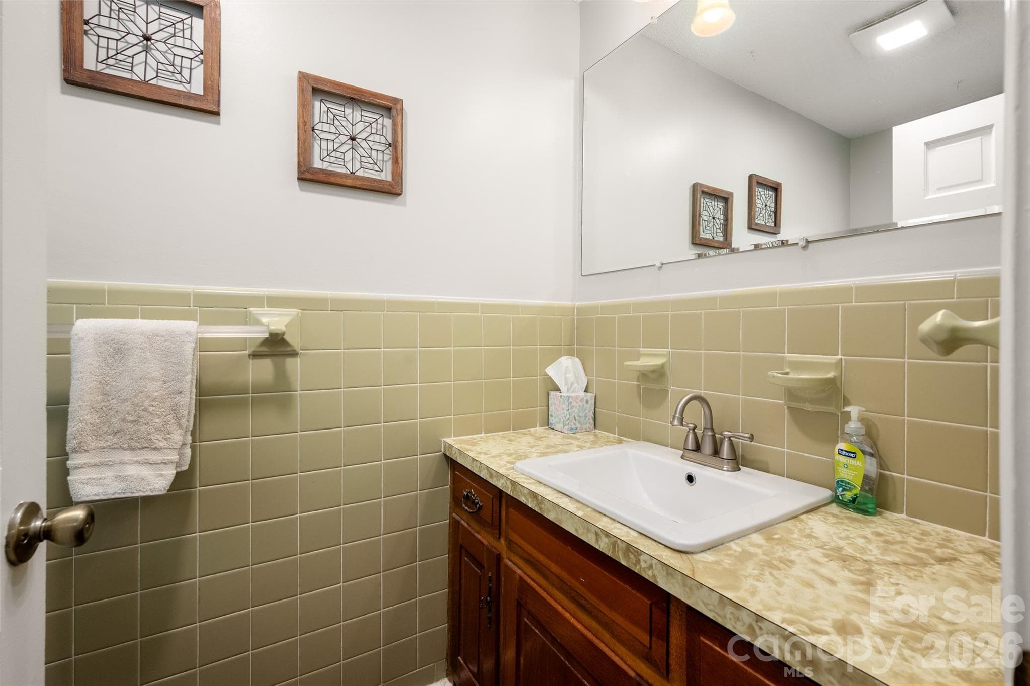 Half Bath - 1929 Havenwood Drive, Lancaster