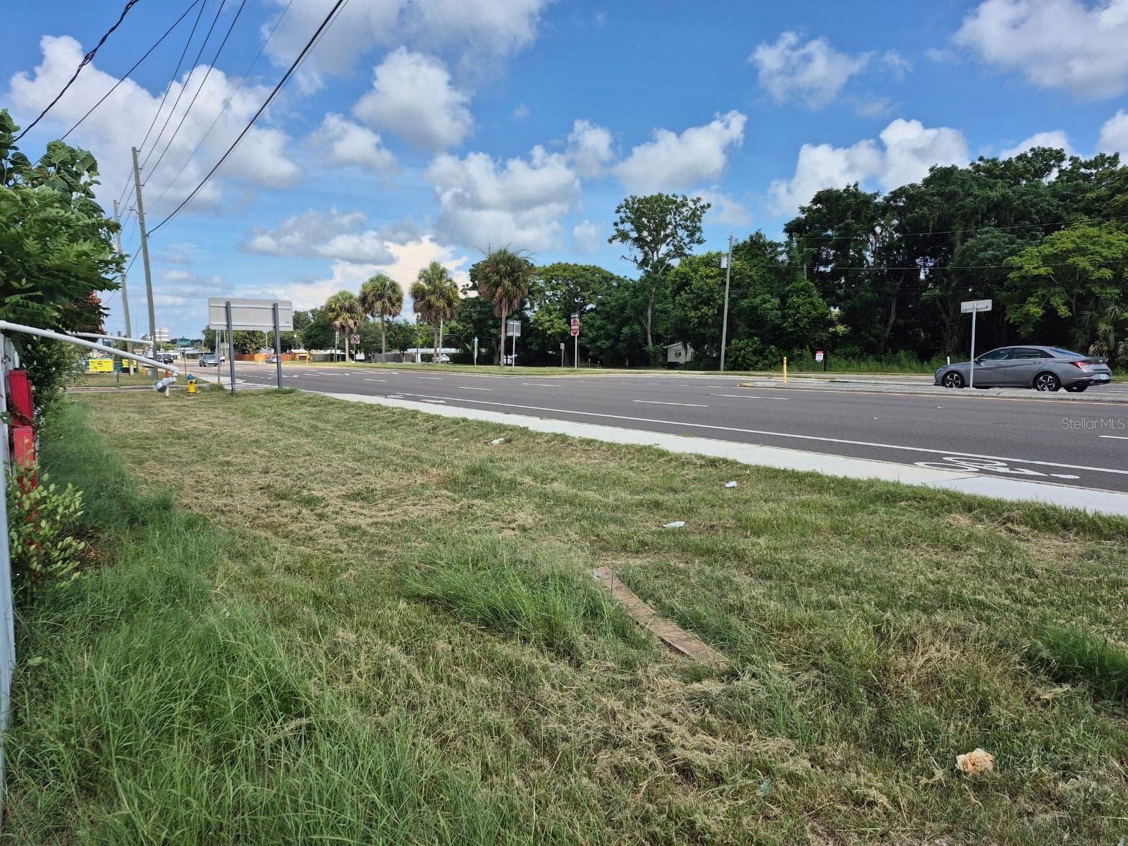 Left turn lane from Eastbound SR 54 permitting easy in and out. - 4007 FLAMINGO DR, NEW PORT RICHEY