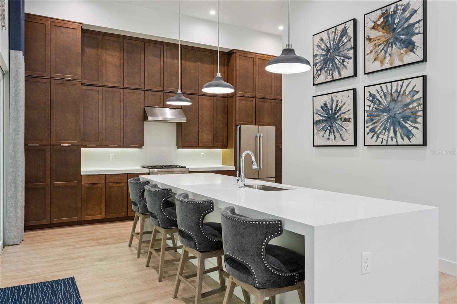 Quartz Waterfall Island Seats 4 - 512 W SWOOPE AVE, WINTER PARK