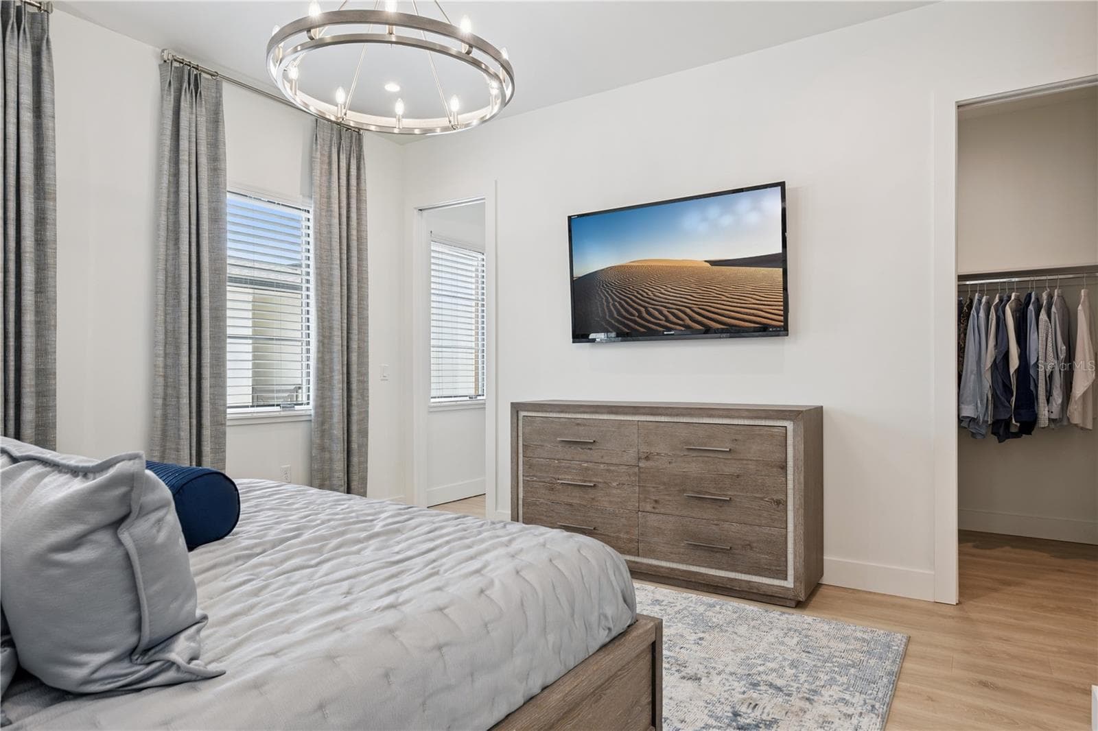Primary Bedroom with Two Spacious Walk-In Closets and Ensuite - 512 W SWOOPE AVE, WINTER PARK