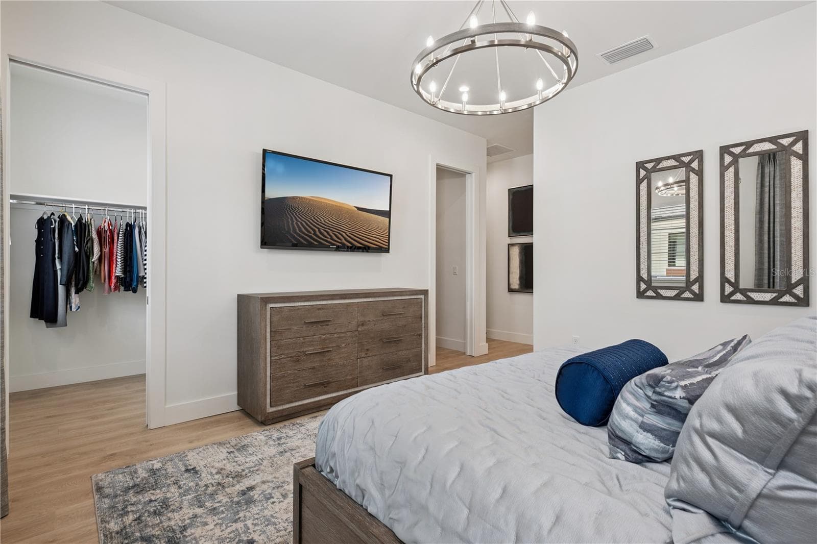 Primary Bedroom with Two Spacious Walk-In Closets and Ensuite - 512 W SWOOPE AVE, WINTER PARK