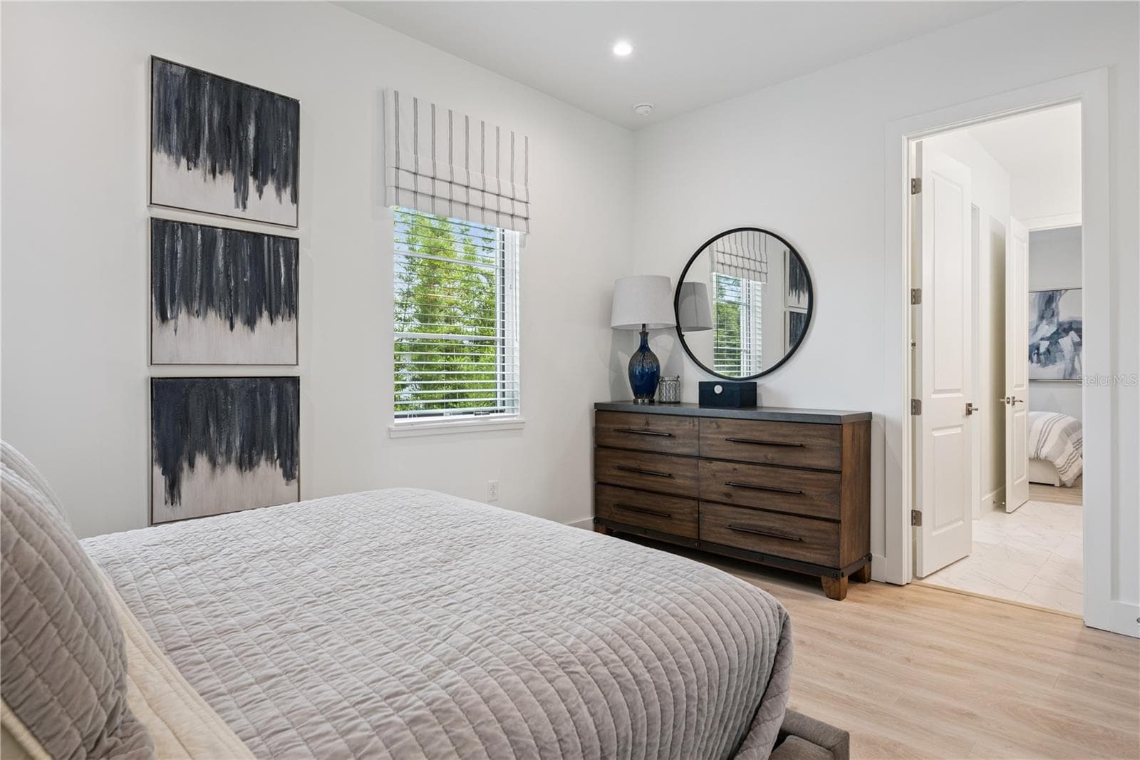 Second Bedroom with Shared Ensuite with Double Sinks/Walk-In Shower - 512 W SWOOPE AVE, WINTER PARK