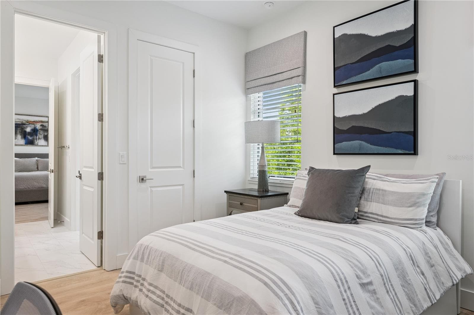 Third Bedroom with Shared Ensuite Double Sinks/Walk-In Shower - 512 W SWOOPE AVE, WINTER PARK