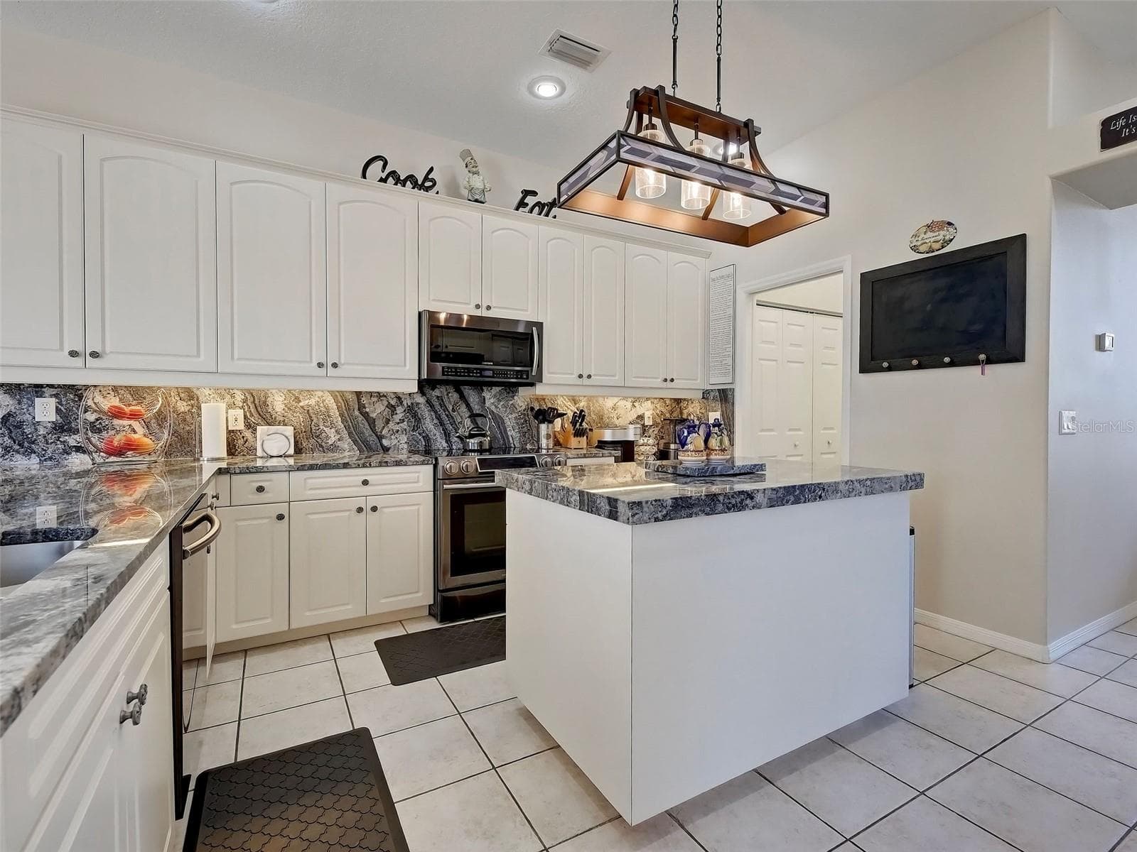 Single Family Residence at 311 WILD PINE WAY, VENICE, photo 22 of 86