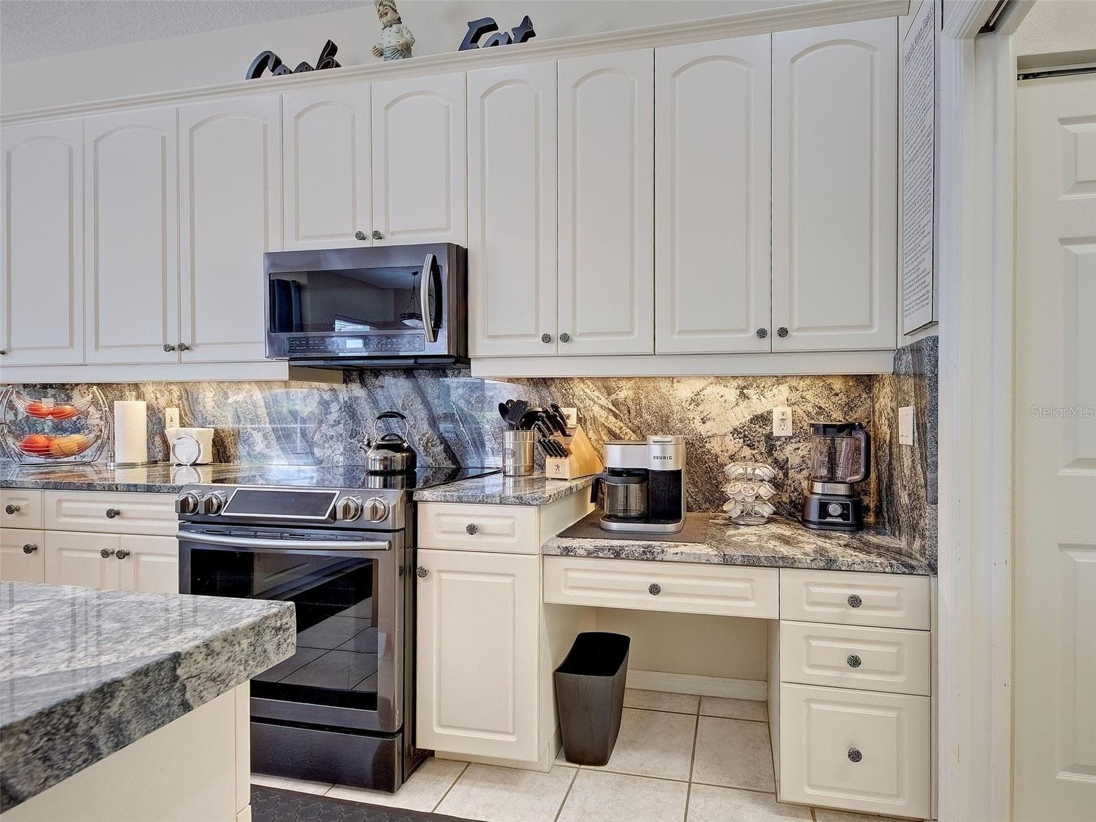 Single Family Residence at 311 WILD PINE WAY, VENICE, photo 23 of 86