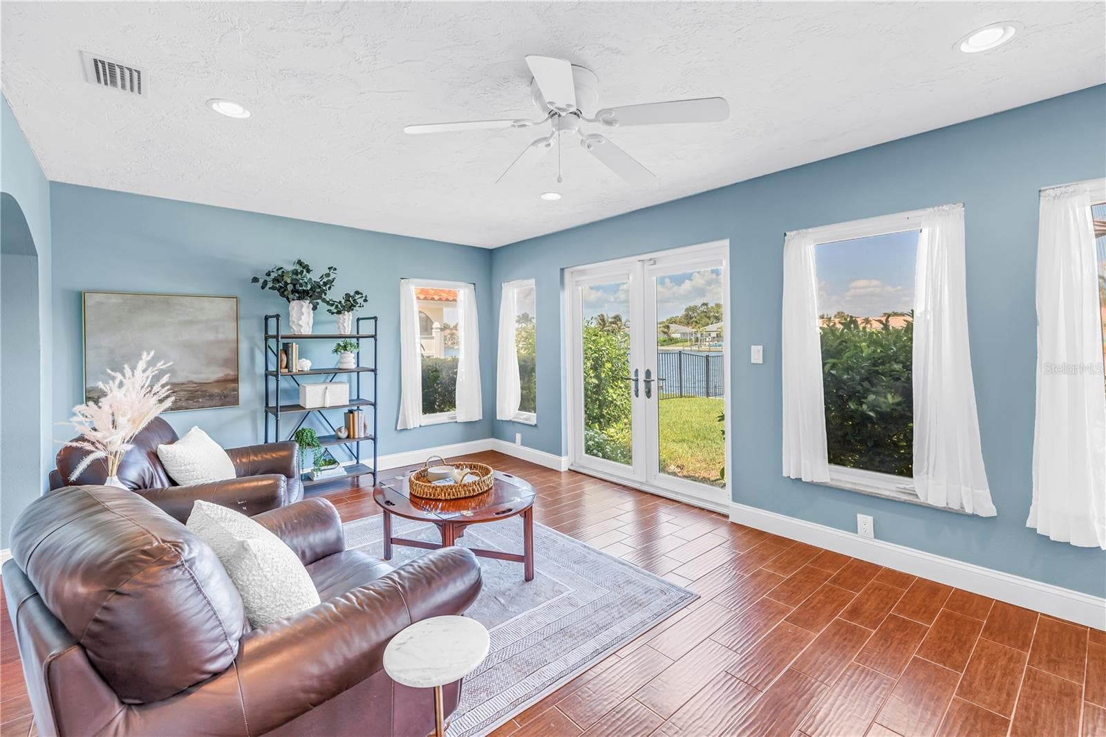 Single Family Residence at 1964 MASSACHUSETTS AVE NE, ST PETERSBURG, photo 14 of 48