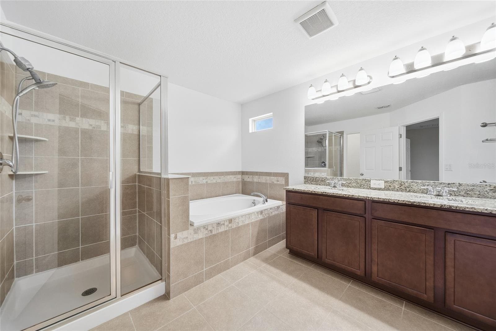 Single Family Residence at 30643 WALKER CUP PL, WESLEY CHAPEL, photo 15 of 47