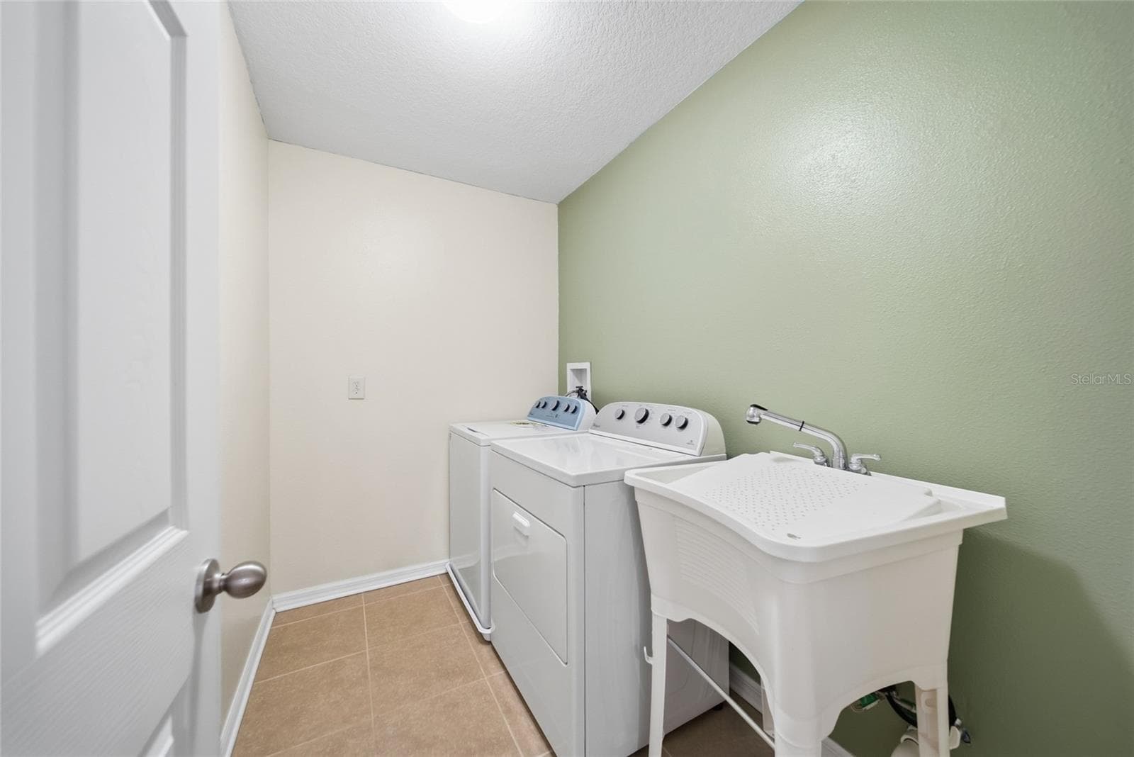 Single Family Residence at 30643 WALKER CUP PL, WESLEY CHAPEL, photo 26 of 47