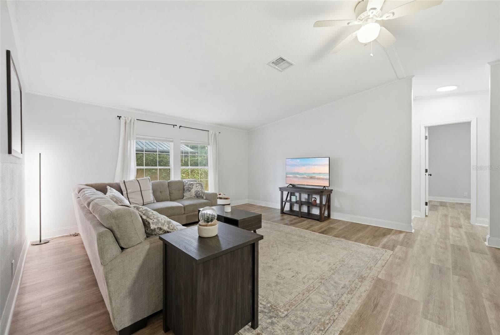 Single Family Residence at 5203 N MENDENHALL DR, TAMPA, photo 6 of 42