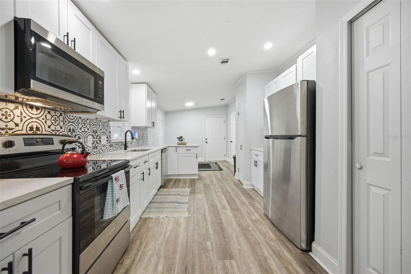 Single Family Residence at 5203 N MENDENHALL DR, TAMPA, photo 8 of 42