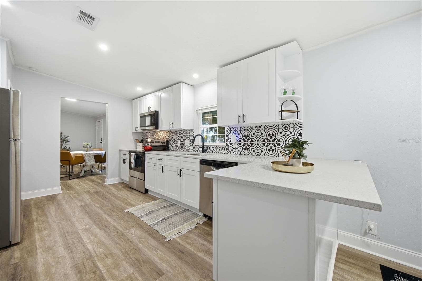 Single Family Residence at 5203 N MENDENHALL DR, TAMPA, photo 11 of 42