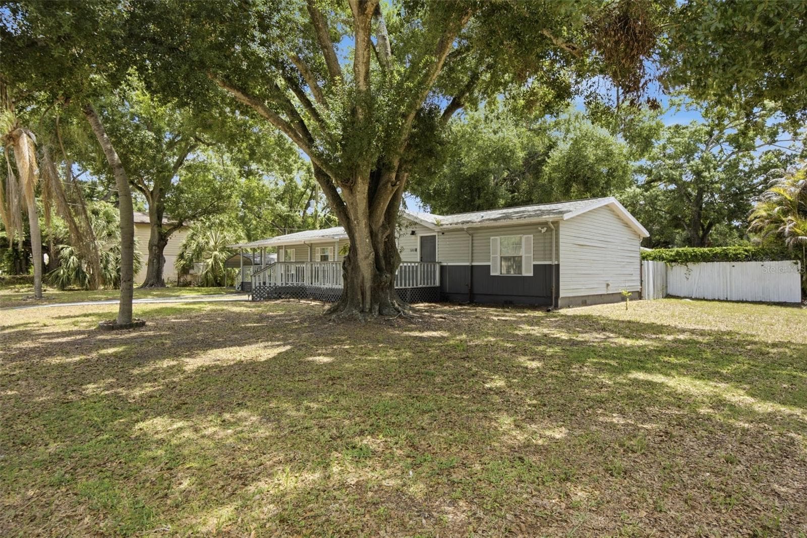 Single Family Residence at 5203 N MENDENHALL DR, TAMPA, photo 40 of 42