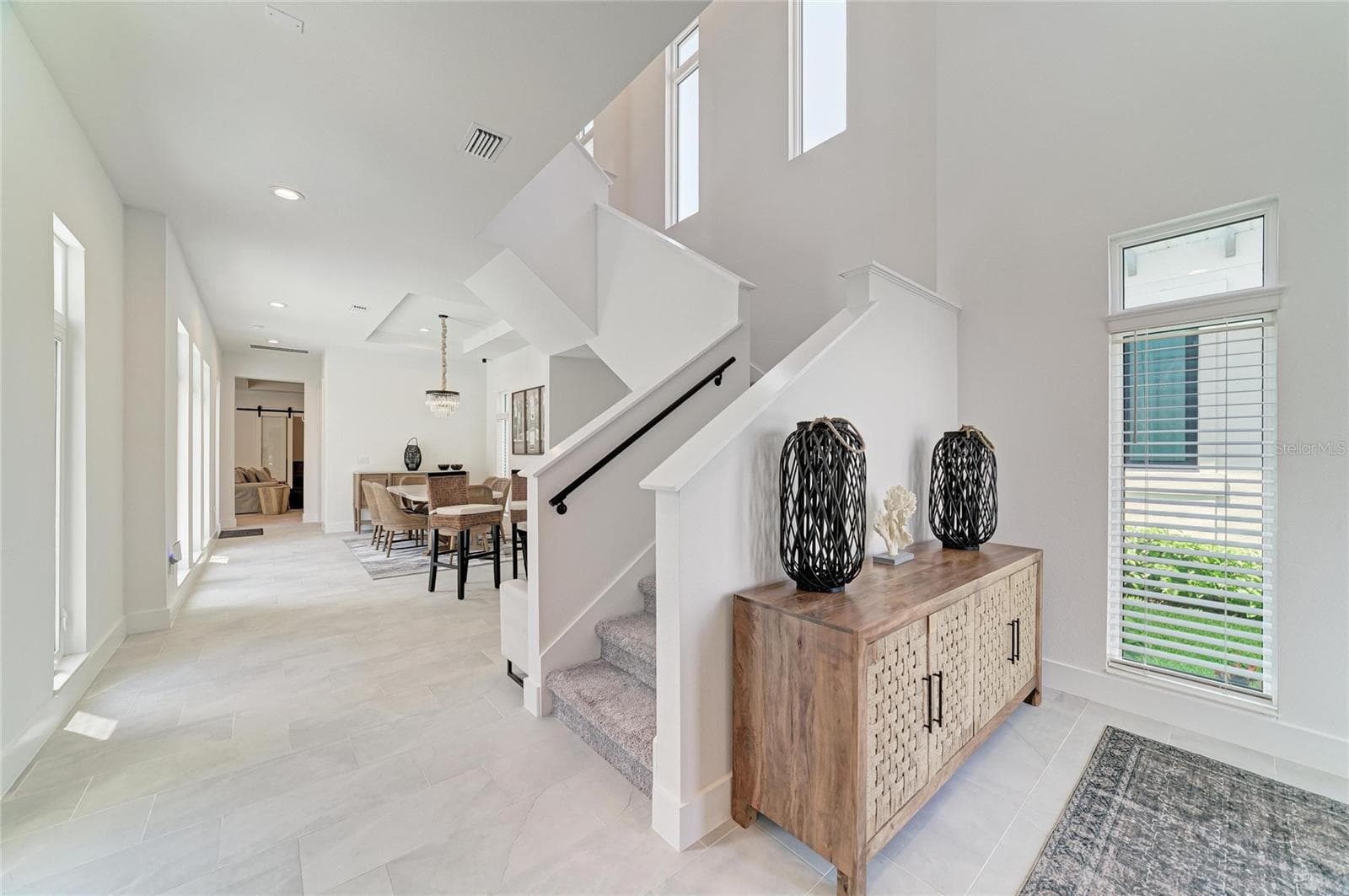 Entry - 5935 CAT CLAW LN, BRADENTON