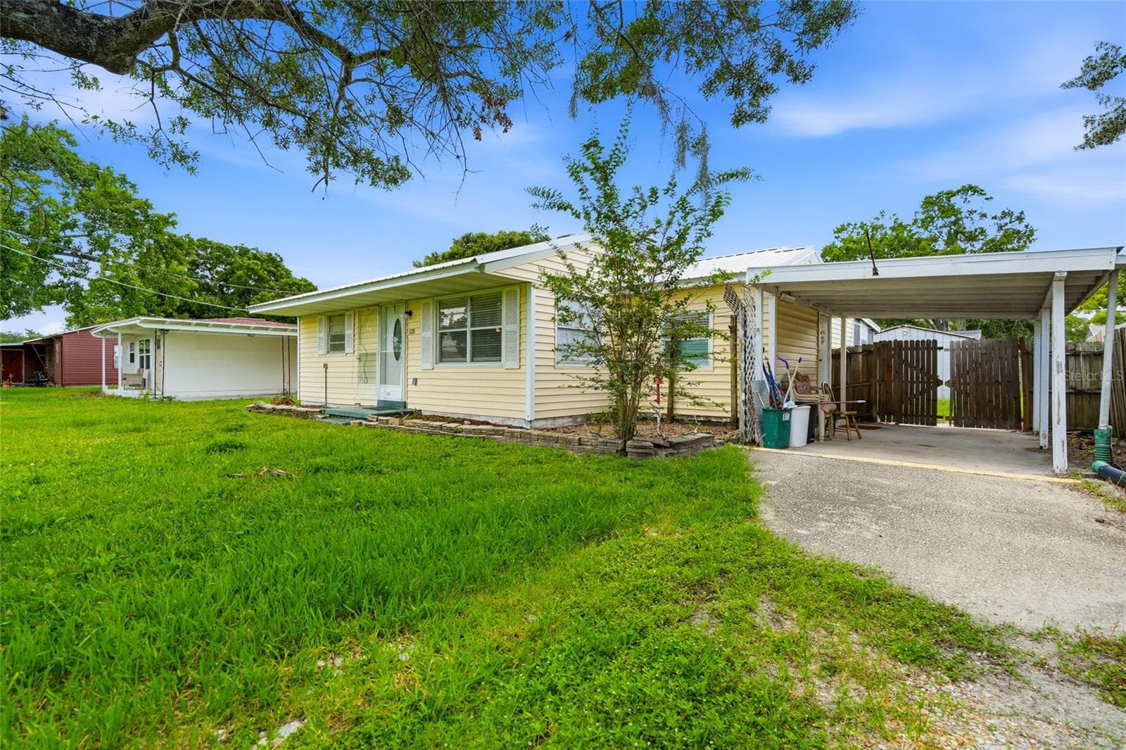 Single Family Residence at 128 NW 10TH DR, MULBERRY, photo 2 of 22