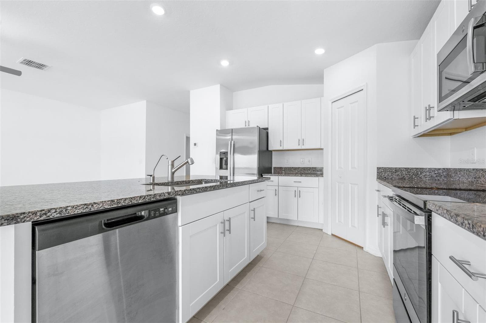 Single Family Residence at 4312 FABULOUS FINCH LN, BARTOW, photo 19 of 65