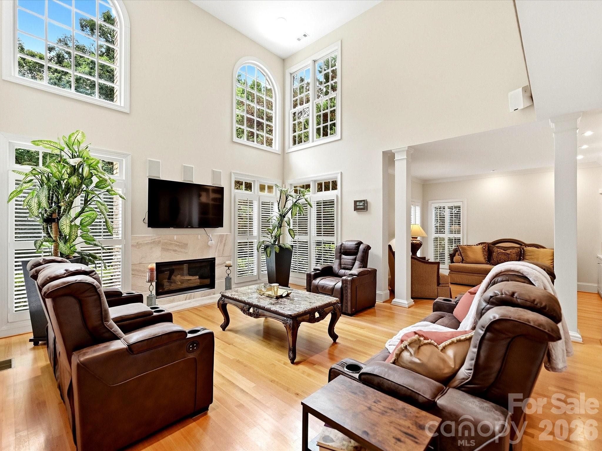 Stunning Open floorplan with tons of natural light - Chester